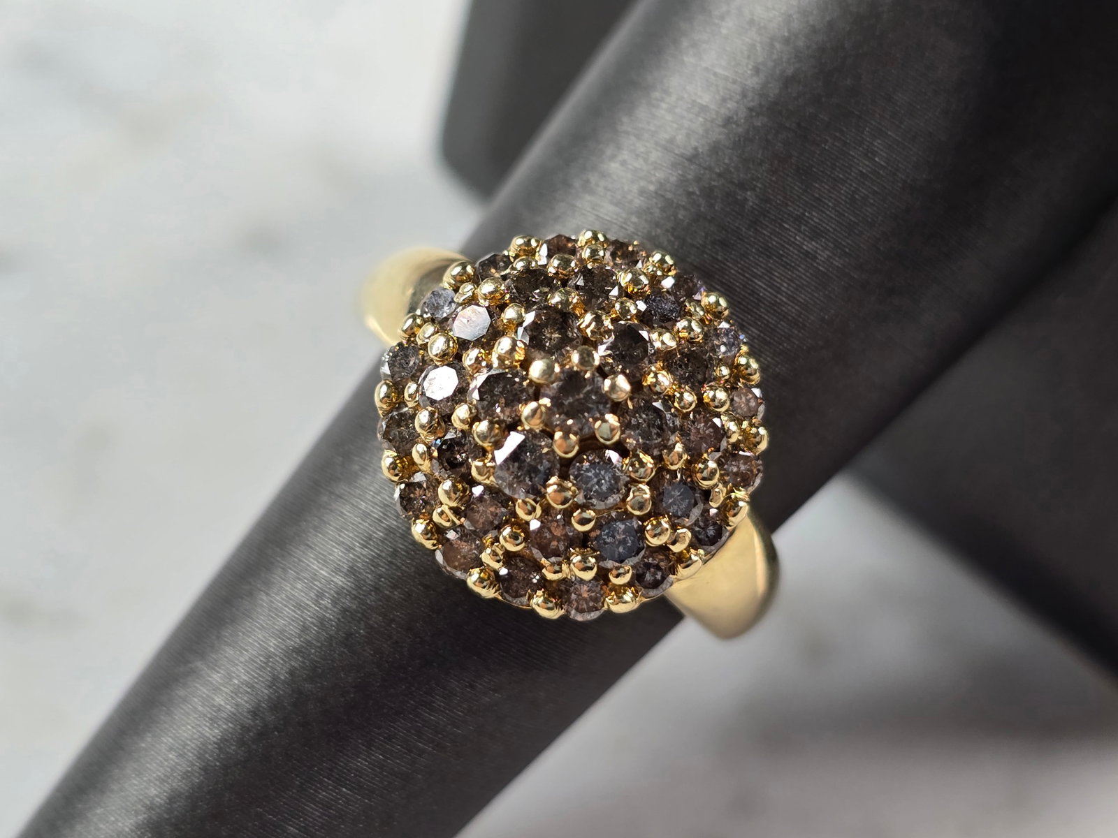 Womens Vintage Estate 10K Yellow Gold Diamond Ring: A WOMENS VINTAGE ESTATE 10K GOLD DIAMOND RING. THE RING WEIGHS 5.1g. THE SIZE OF THE RING IS A 8.0. THERE ARE 35 SMALL DIAMONDS. THE WIDTH OF THE RING IS 5/8". ANY QUESTIONS PLEASE DO NOT HESITATE TO 