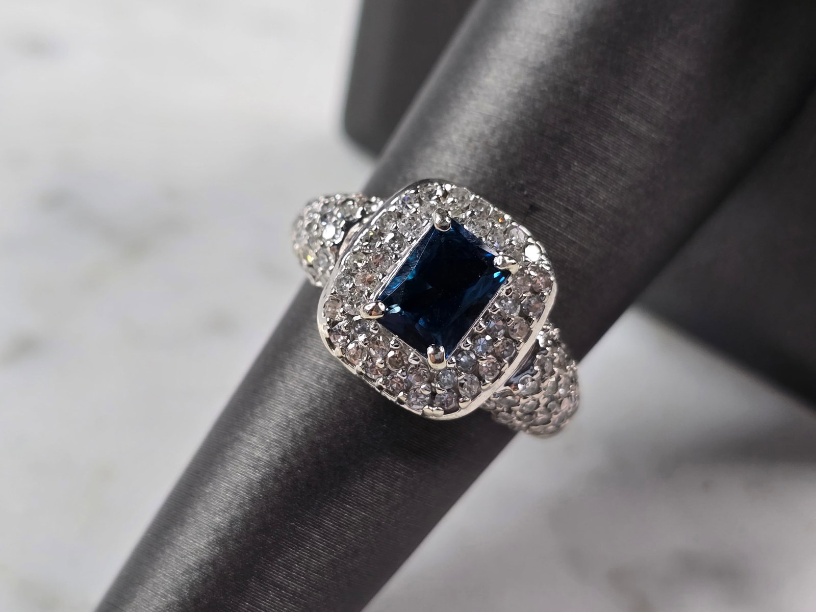 Womens Vintage Estate 10K White Gold Topaz & Diamond Ring: A WOMEN'S VINTAGE ESTATE 10K WHITE GOLD TOPAZ AND DIAMOND RING. THE RING WEIGHS 4.7g, AND IS A SIZE 7.0. THERE ARE 103 TINY DIAMONDS. NOT SURE IF THE TOPAZ STONE IS NATURAL OR MAN MADE. THE DIAMONDS A