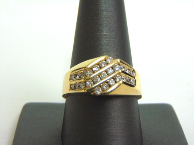 Mens Vintage Estate 14K Yellow Gold Diamond Ring: FOR SALE IS AN ATTRACTIVE VINTAGE ESTATE 14K YELLOW & WHITE GOLD DIAMOND RING WITH ABOUT .75cts OF DIAMONDS. THE RING IS A SIZE 10.75, AND WEIGHS 6.7g. THE FACE OF THE RING MEASURES 1/2" WIDE. RING IS