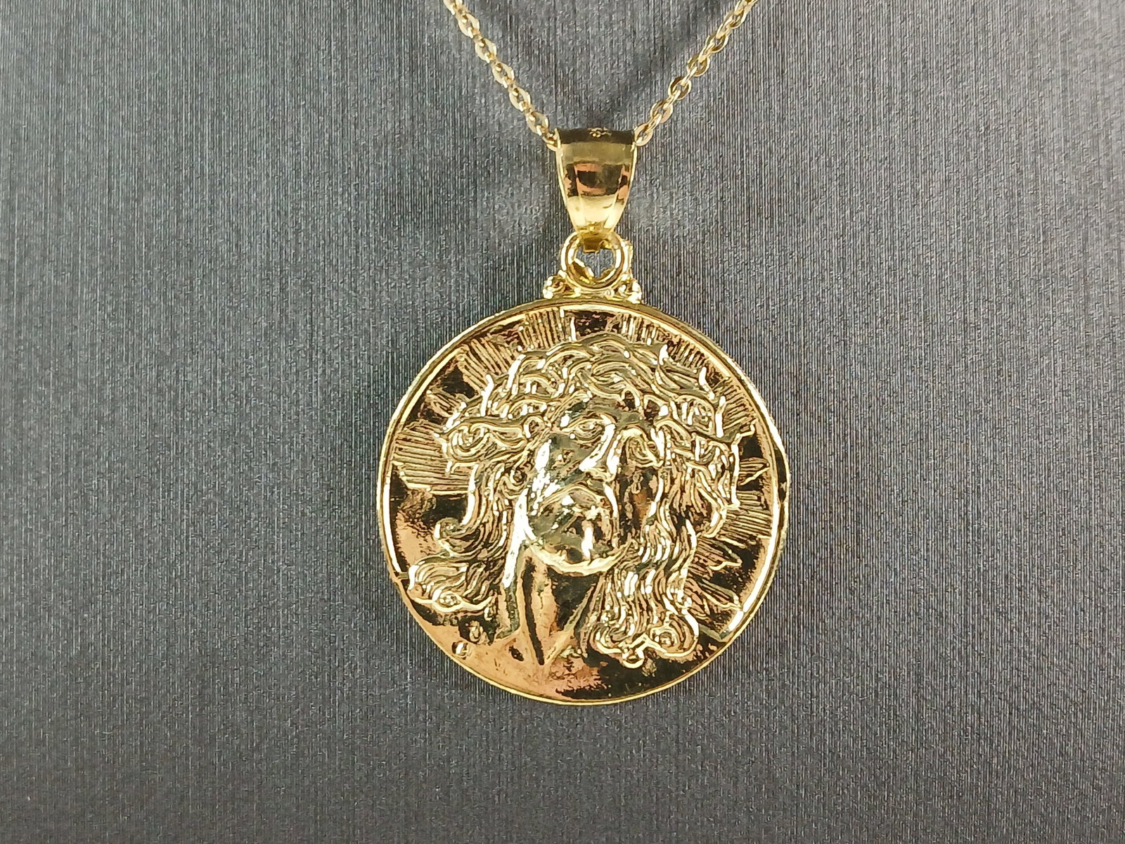 Womens Sterling Silver Gold Tone Jesus Pendant Necklace: A WOMENS STERLING SILVER GOLD TONE RELIGIOUS JESUS PENDANT WITH NECKLACE . THE TOTAL WEIGHT IS 10.0g. THE PENDANT MEASURES 1 1/2" LONG BY 1 1/4" WIDE. THE NECKLACE MEASURES 18" LONG AND IS ADJUSTABLE 