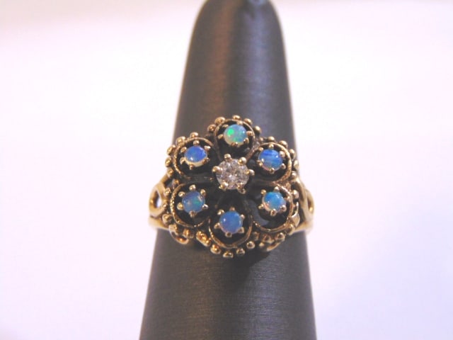 Women's Vintage Estate 14k Gold Opal & Diamond Ring: FOR SALE IS THIS UNIQUE WOMEN'S VINTAGE ESTATE 14K GOLD OPAL & DIAMOND RING. THE RING IS A SIZE 6.25 AND WEIGHS 4.0g. NOT SURE IF THE OPALS ARE REAL OR MANMADE. THE DIAMOND IS REAL AND ITS ABOUT .10ct