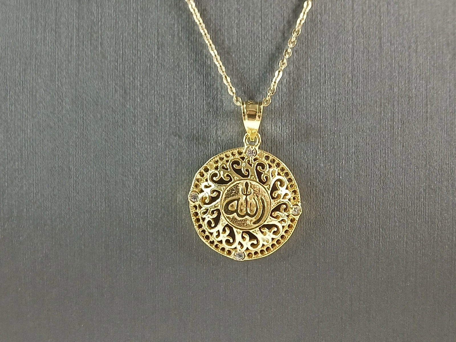 Sterling Silver Gold Tone CZ Muslim Allah Pendant: A STERLING SILVER GOLD TONE CZ MUSLIM ALLAH PENDANT. THE PENDANT WEIGHS 3.1g, AND MEASURES 1" LONG BY 3/4" WIDE. MAKES A GREAT GIFT FOR THAT SOMEONE SPECIAL. ANY QUESTIONS, PLEASE ASK. BE SURE TO CHEC