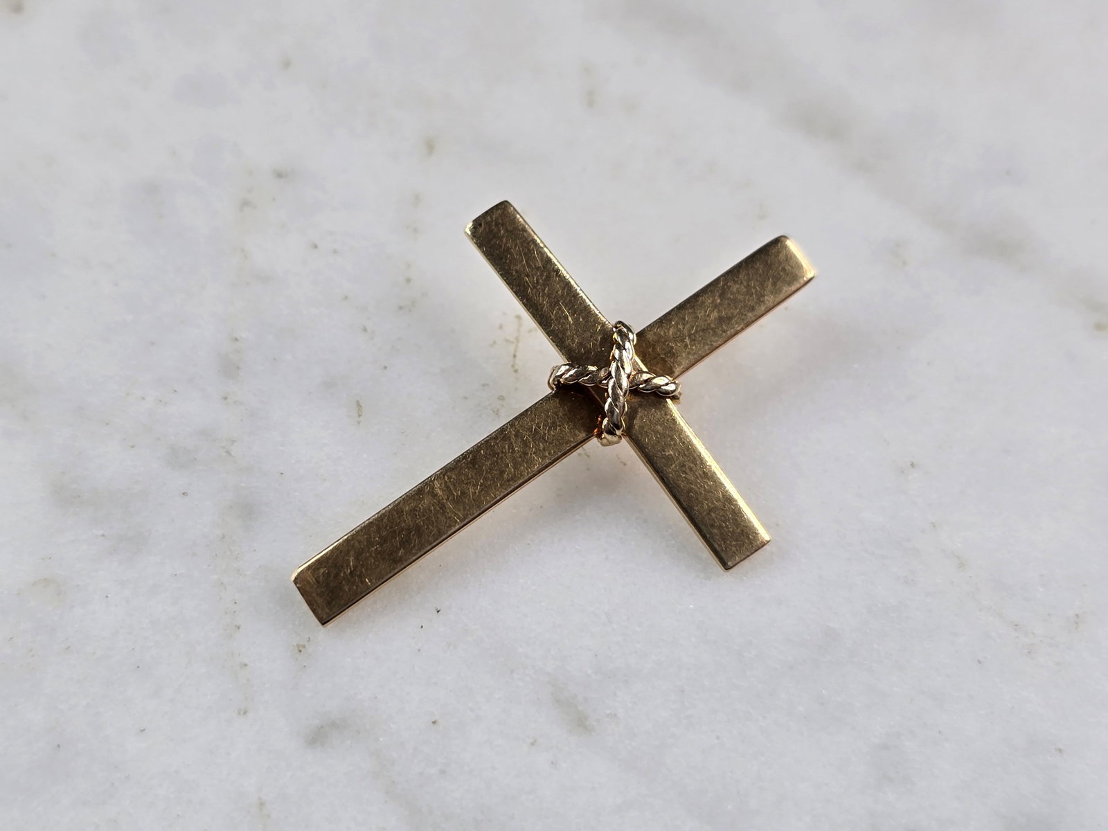 Vintage Estate 14K Yellow Gold Religious Cross Pendant: A VINTAGE ESTATE 14K YELLOW GOLD RELIGIOUS CROSS PENDANT. THE PENDANT WEIGHS 1.4g AND MEASURES 1 1/8" LONG BY 3/4" WIDE. PENDANT IS MARKED. MAKES A GREAT GIFT FOR THAT SOMEONE SPECIAL. ANY QUESTIONS, 