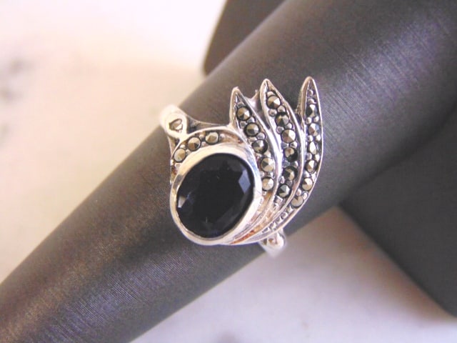 Womens Sterling Silver Ring w/ Sapphire Colored Stones: FOR SALE IS THIS WONDERFUL WOMENS STERLING SILVER RING WITH A SAPPHIRE COLORED STONES. NOT SURE IF THE STONE IS REAL OR NOT. THE RING WEIGHS 3.7g. THE SIZE OF THE RING IS A 7.5. ANY QUESTIONS PLEASE D
