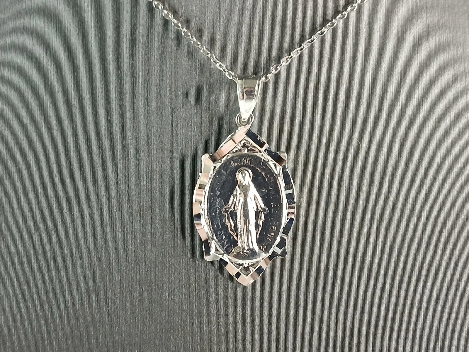 Womens Sterling Silver Virgin Mary Pendant Necklace: A WOMENS STERLING SILVER RELIGIOUS VIRGIN MARY PENDANT WITH NECKLACE . THE TOTAL WEIGHT IS 4.3g. THE PENDANT MEASURES 1 1/4" LONG BY 5/8" WIDE. THE NECKLACE MEASURES 18" LONG AND IS ADJUSTABLE TO 16" 