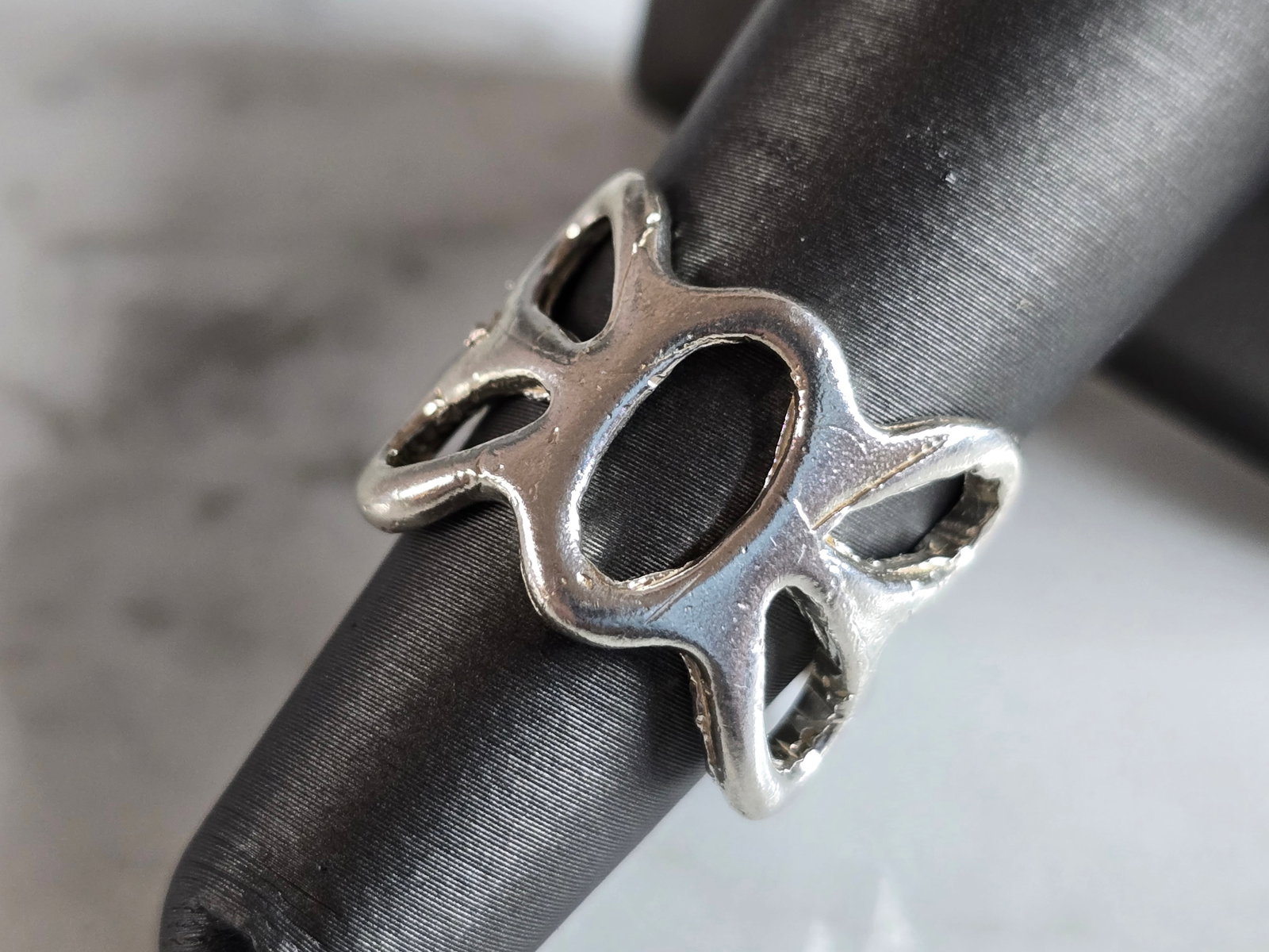 Womens Vintage Estate Sterling Silver Modernist Butterfly Ring: A WOMENS VINTAGE ESTATE STERLING SILVER MODERNIST BUTTERFLY RING. THE RING WEIGHS 6.6g AND IS A SIZE 6.0. THE LENGTH OF THE RING IS 5/8". ANY QUESTIONS PLEASE DO NOT HESITATE TO ASK. BE SURE TO CHECK 