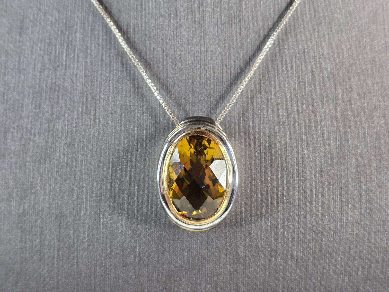 Womens Vintage Estate Sterling Silver Citrine Pendant Necklace: A WOMENS VINTAGE ESTATE STERLING SILVER NECKLACE WITH A CITRINE PENDANT. THE PENDANT MEASURES 7/8" BY 5/8". THE NECKLACE MEASURES 18" LONG. TOGETHER THEY WEIGH 9.9g. NOT SURE IF THE STONE IS NATURAL O