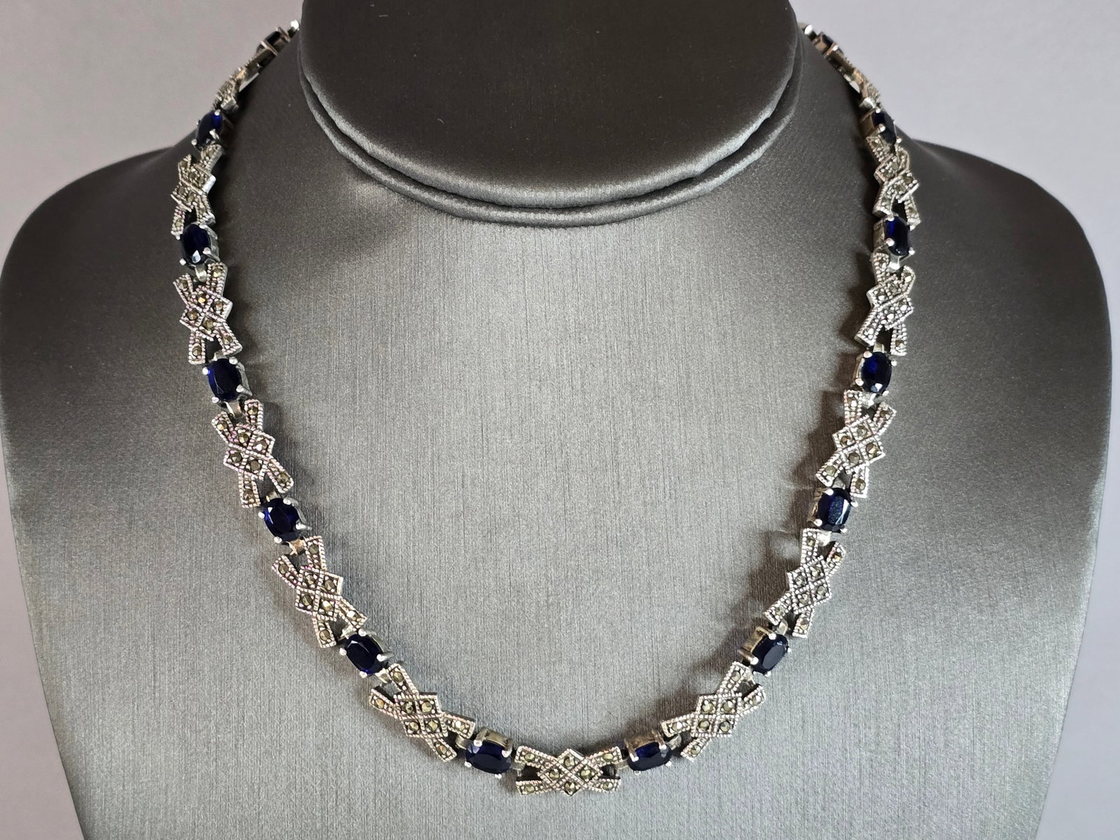 Womens Vintage Estate Sterling Silver Modernist Necklace: A WOMENS VINTAGE ESTATE STERLING SILVER MODERNIST NECKLACE WITH SAPPHIRE COLORED STONES. NOT SURE IF THE STONES ARE REAL OR MAN MADE. THE TOTAL WEIGHT IS 36.0g. NECKLACE MEASURS 16 3/4" LONG BY 3/8" W