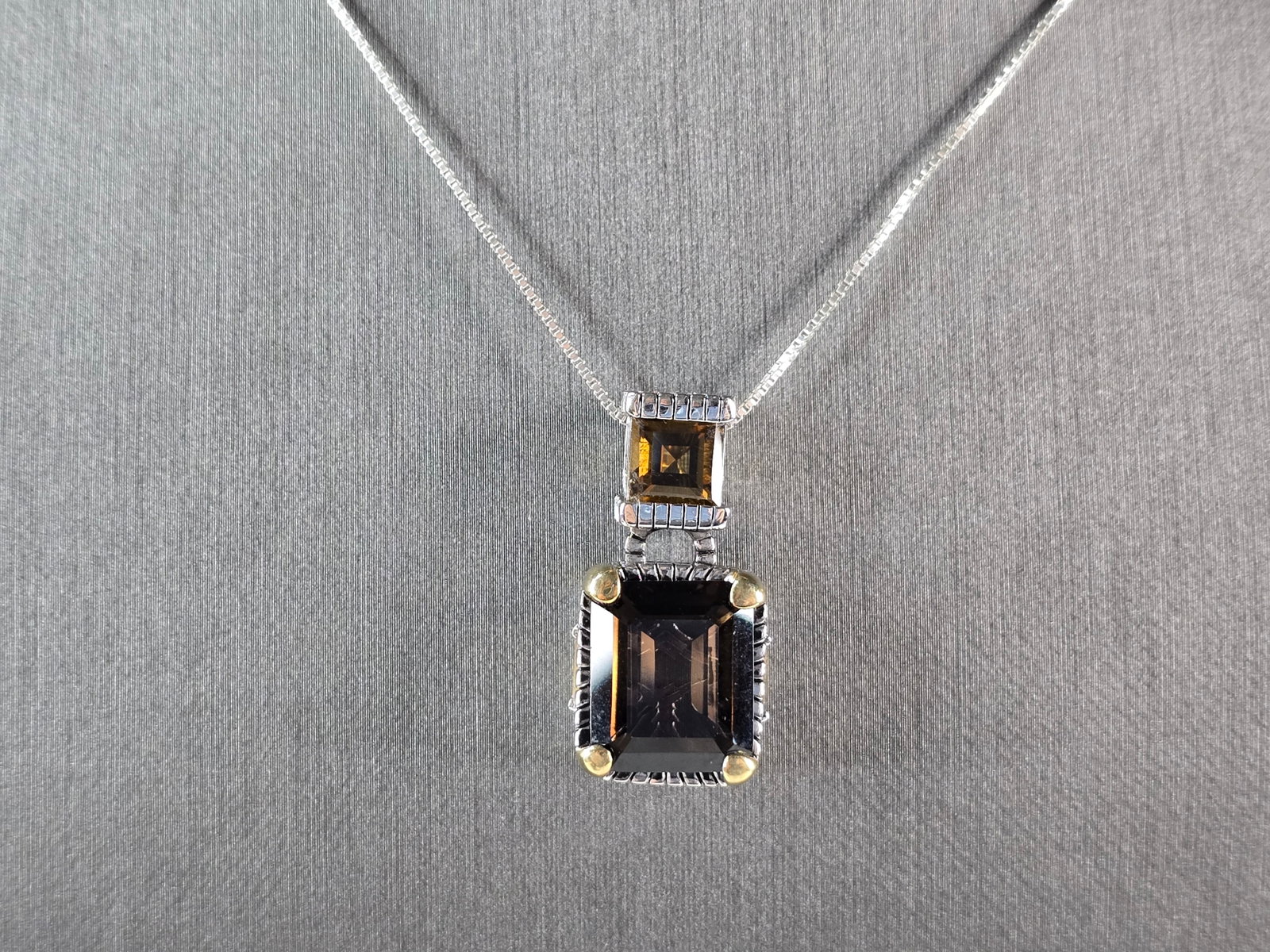 Womens Vintage Estate Sterling Silver Smoky Quartz Pendant Necklace: A WOMENS VINTAGE ESTATE STERLING SILVER SMOKY QUARTZ AND CITRINE COLORED PENDANT WITH NECKLACE. THE TOTAL WEIGHT IS 10.8g. PENDANT MEASURES 1 1/8" LONG BY 1/2" WIDE, AND NECKLACE IS 18" LONG. NOT SURE