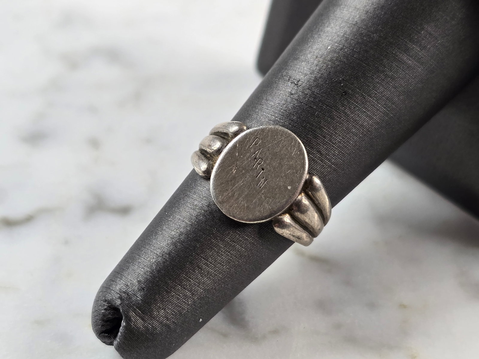Vintage Estate Sterling Silver Signet " Partner " Ring: A VINTAGE ESTATE STERLING SILVER SIGNET " PARTNER " RING. THE RING WEIGHS 2.9g, AND IS A SIZE 5.75. THE WIDTH OF THE RING IS 1/2". ANY QUESTIONS PLEASE DO NOT HESITATE TO ASK. BE SURE TO CHECK OUT SOM