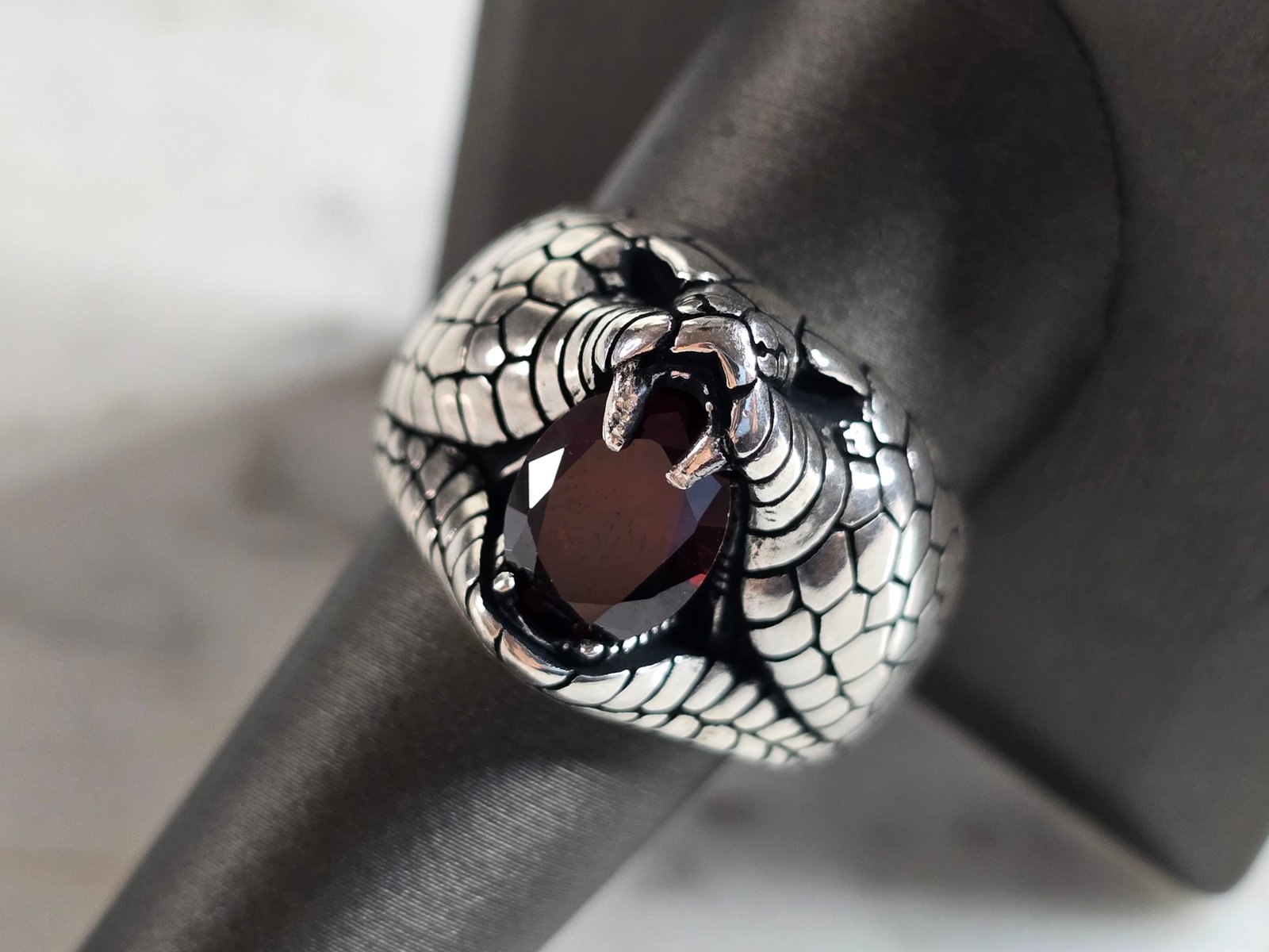 Mens Estate Sterling Silver Gothic Snake Ring: A MENS ESTATE STERLING SILVER SNAKE RING. RING WEIGHS 14.6g AND IS A SIZE 13.0. THE WIDTH OF THE RING IS 3/4". VERY NICE DETAIL THROUGHOUT. THIS WOULD MAKE A NICE GIFT FOR THAT SOMEONE SPECIAL. ANY QU