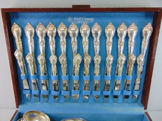 Vintage Lunt Sterling Silver Alexandria Flatware Set - 2