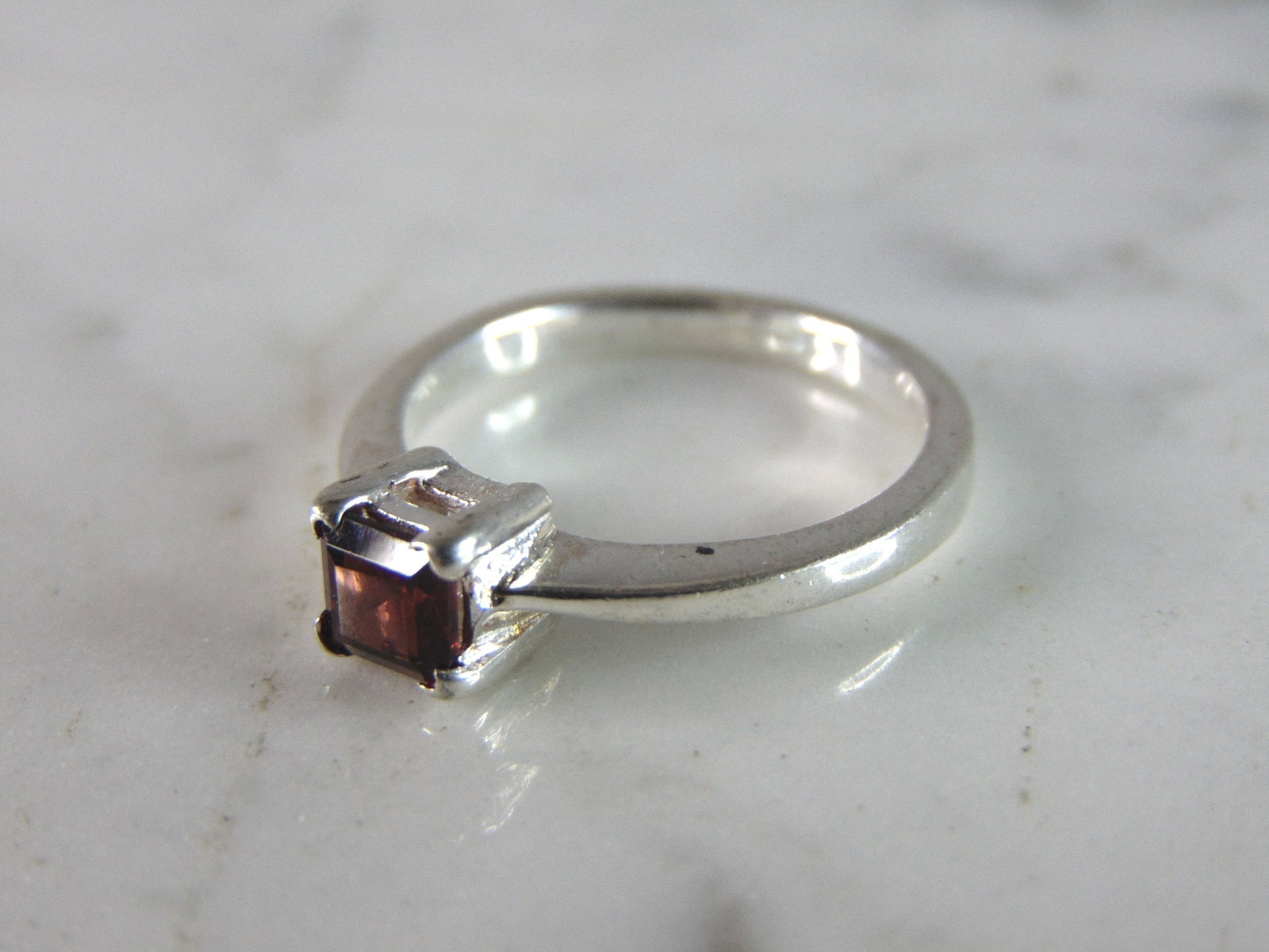 Womens Sterling Silver Ring w/ Garnet Colored Stone - 4