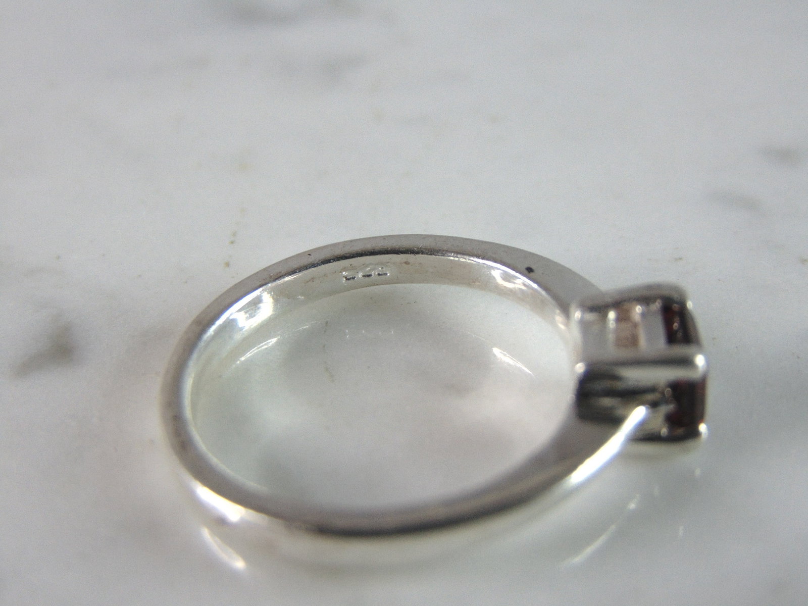Womens Sterling Silver Ring w/ Garnet Colored Stone - 5