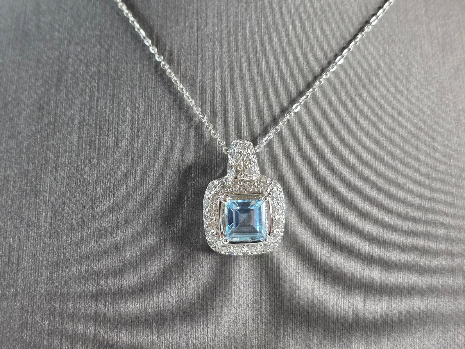 Womens Vintage Estate Sterling Silver Topaz Pendant Necklace: A WOMENS VINTAGE ESTATE STERLING SILVER TOPAZ COLORED MODERNIST PENDANT NECKLACE. THE TOTAL WEIGHT IS 5.2g. NECKLACE IS 18" LONG, AND THE PENDANT IS 3/4" BY 1/2". NOT SURE IF THE STONE IS NATURAL OR M
