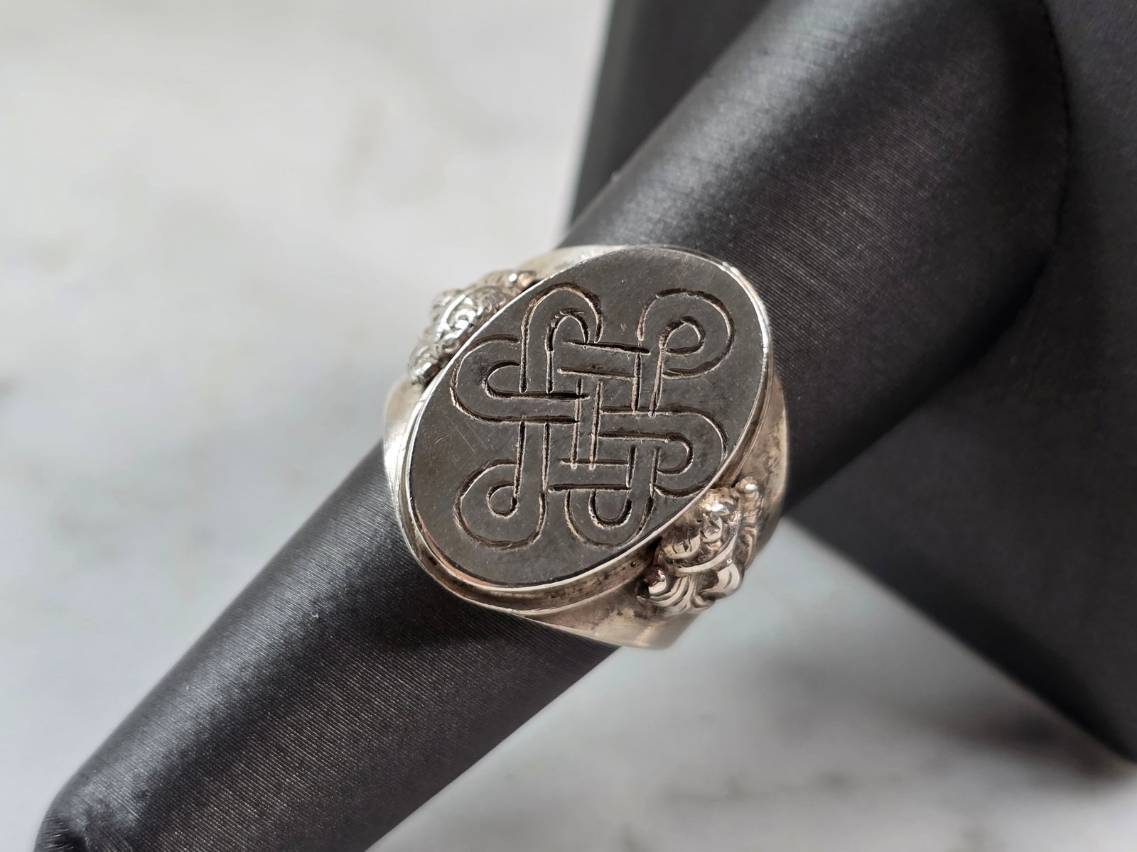 Womens Vintage Estate Sterling Silver Celtic Eternity Knot Ring