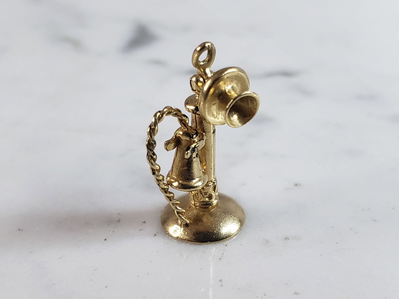 Womens Vintage Estate 14k Gold Candlestick Phone Pendant Charm Bracelet: A WOMENS VINTAGE ESTATE 14K YELLOW GOLD CANDLESTICK PHONE CHARM. CHARM WEIGHS 2.8g, AND MEASURES 3/8" WIDE BY 3/4" LONG. CHARM IS MARKED. ANY QUESTIONS, PLEASE DO NOT HESITATE TO ASK. BE SURE TO CHECK