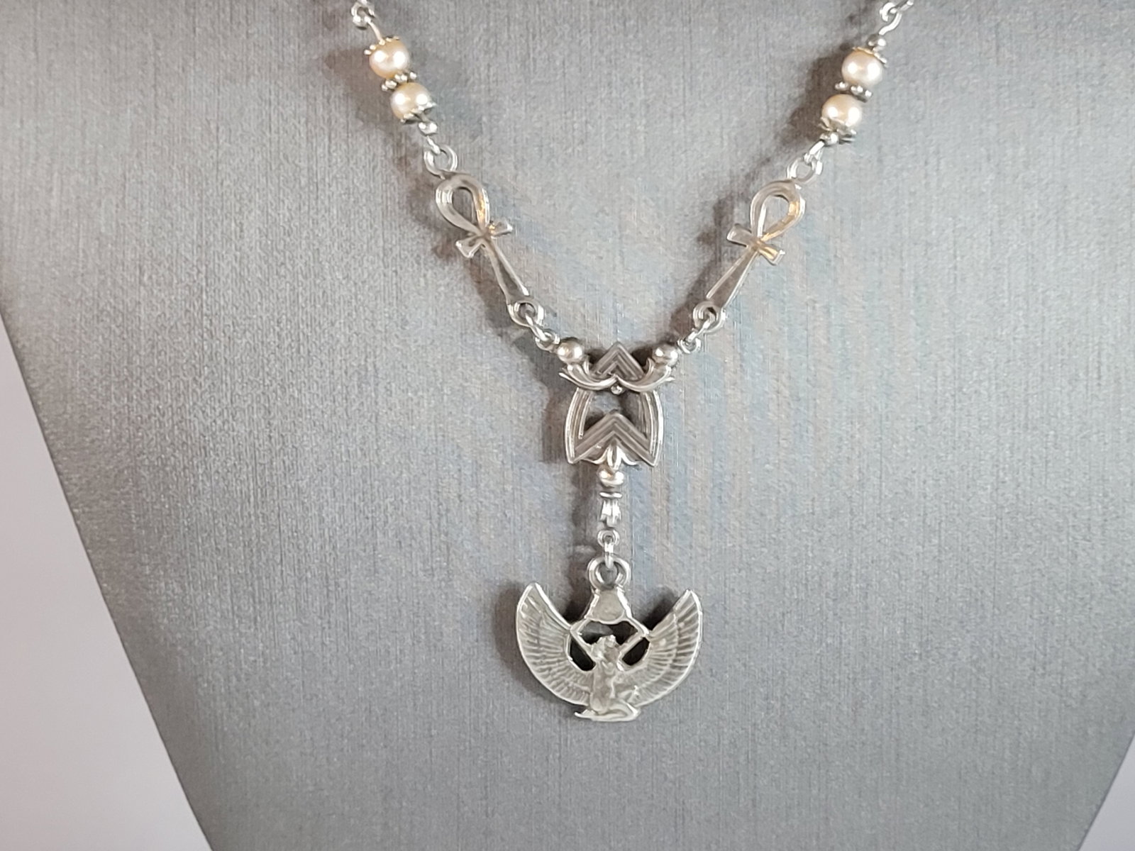 Womens Vintage Estate Sterling Silver Egyptian Pendant Necklace: A WOMENS VINTAGE ESTATE STERLING SILVER EGYPTIAN PENDANT NECKLACE. THE NECKLACE WEIGHS 8.5g AND MEASURES 21 3/4" LONG. THE PENDANT MEASURES 1 1/2" BY 3/4". MAKES A GREAT GIFT FOR THAT SPECIAL SOMEONE.