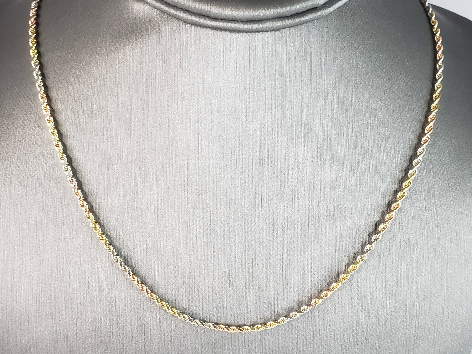 Womens Vintage Estate 14K Tri Colored Gold Rope Chain Necklace: A WOMENS VINTAGE ESTATE 14K TRI COLORED GOLD ROPE NECKLACE THAT MEASURES 18" LONG BY ABOUT 1/8" WIDE. THE NECKLACE WEIGHS 8.4g. THIS WOULD MAKE A GREAT GIFT FOR THAT SPECIAL SOMEONE. ANY QUESTIONS PLE