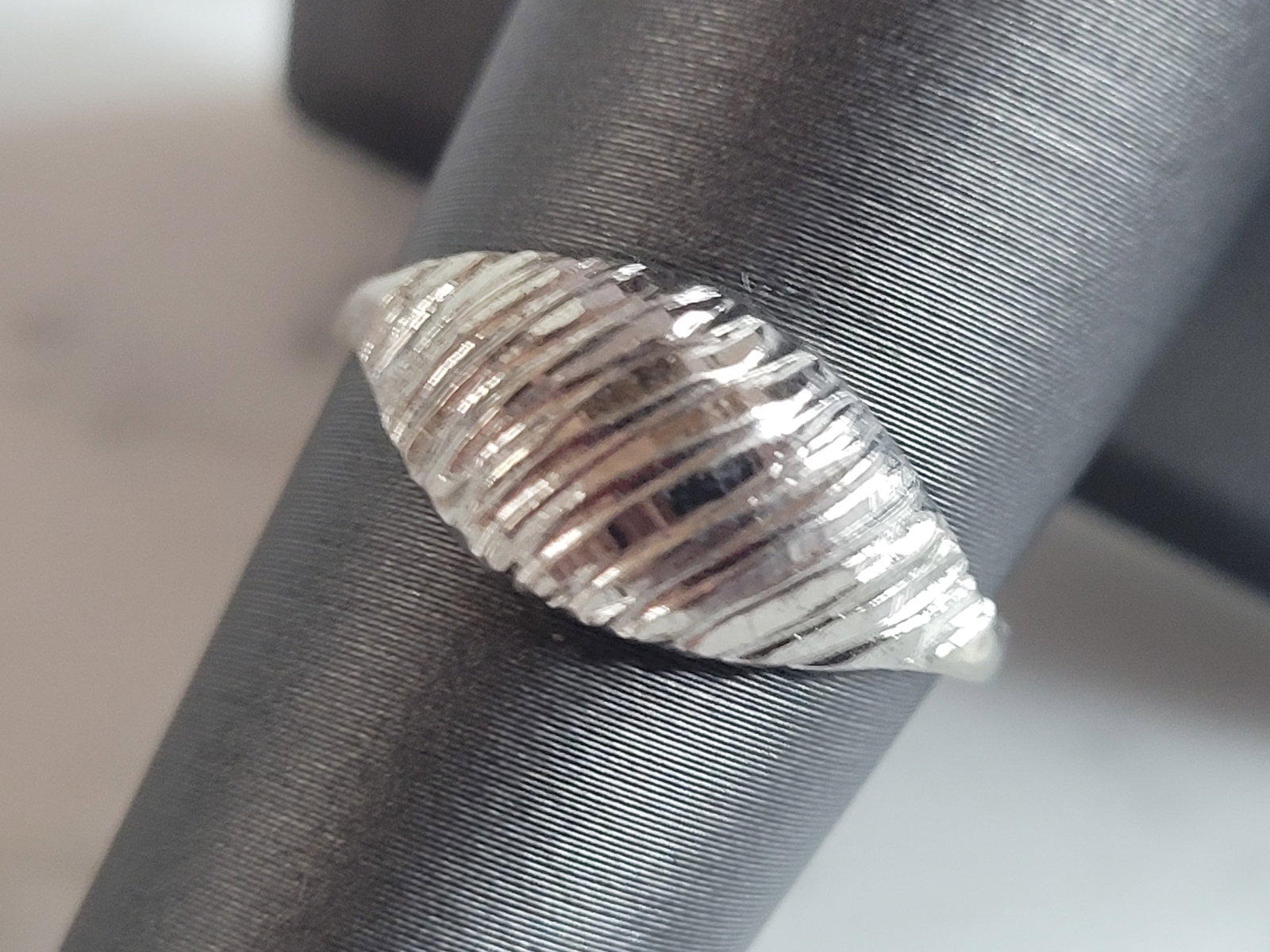 Womens Vintage Estate Sterling Silver Modernist Ring: A WOMENS VINTAGE ESTATE STERLING SILVER MODERNIST RING. RING WEIGHS 1.5g AND IS A SIZE 8.0. THE WIDTH OF THE RING IS 3/8". THIS WOULD MAKE A NICE GIFT FOR THAT SOMEONE SPECIAL. ANY QUESTIONS PLEASE DO