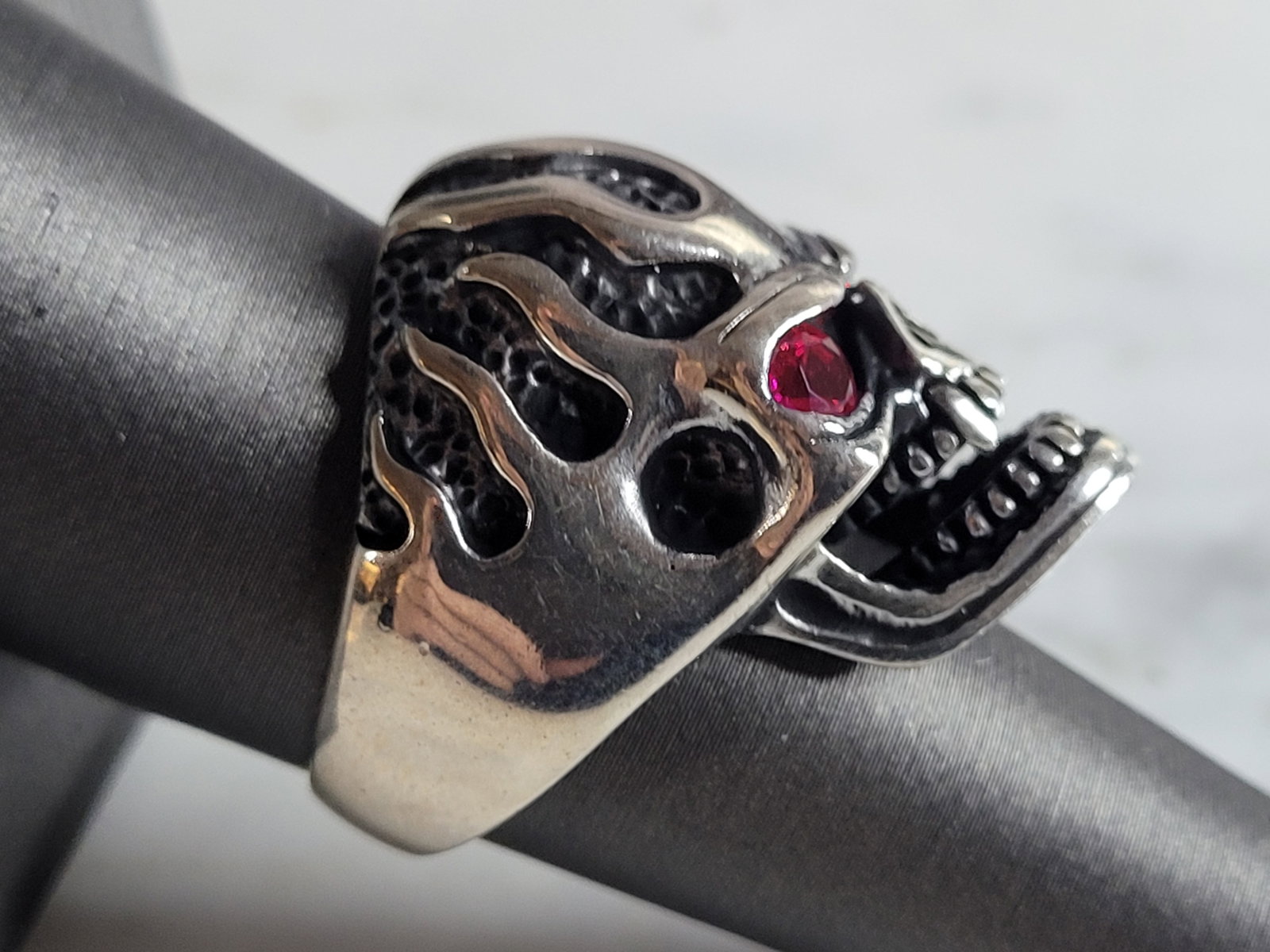 Mens Sterling Silver Ruby Eyed Goth Biker Skull Ring - 2