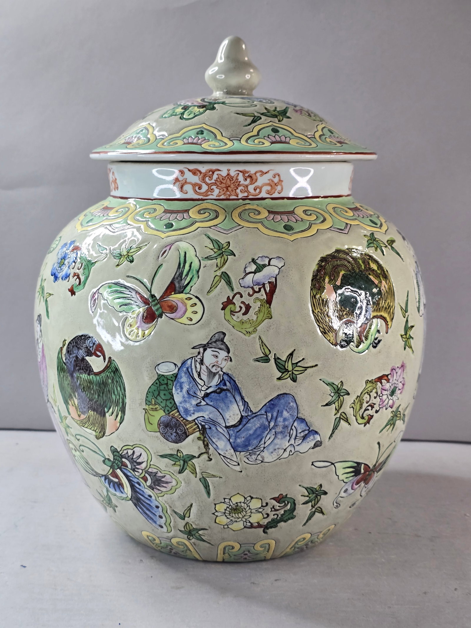 Decorative Vintage Antique Chinese Porcelain Famille Rose Medallion Urn Jar (1 of 9)