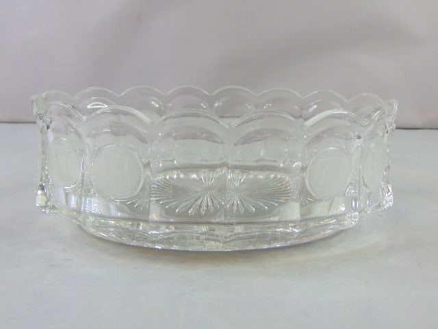 Pressed Glass Fostoria Coin Pattern Oval Bowl (1 of 7)