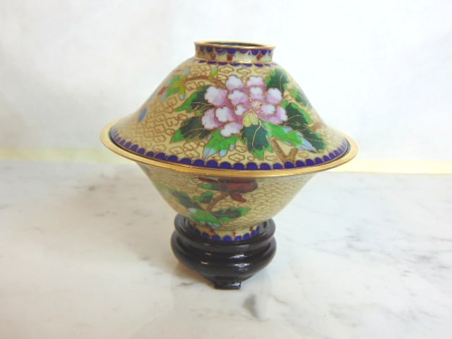 Chinese Asian Cloisonne Mini Rice Warmer w/ Gold: Chinese Asian Cloisonne Rice Warmer. Piece Measures About 3 1/4" Tall By 4" Wide. Piece Tested Positive For Gold When Imported Into The US. Shipping Is $15 Within The Continental US. All Other States 
