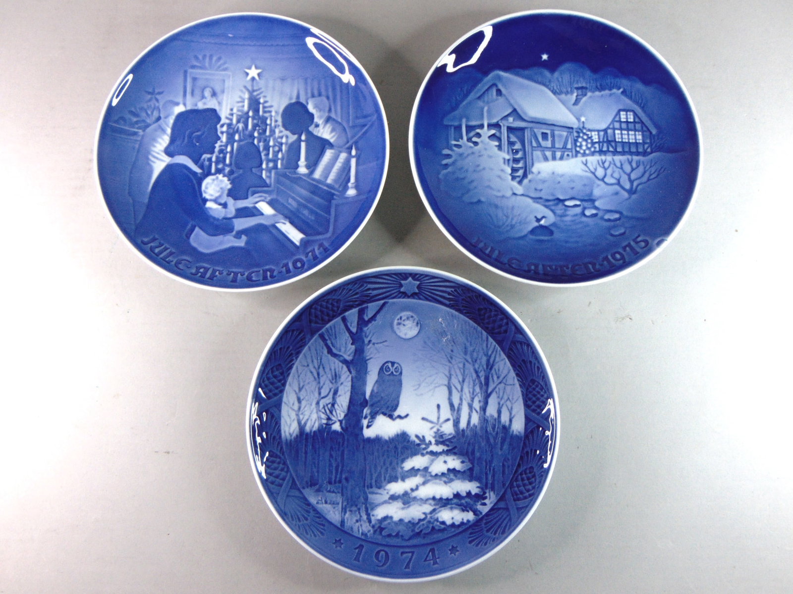 Lot of 5 Vintage Collectible Royal Copenhagen Christmas Porcelain Plates (1 of 7)