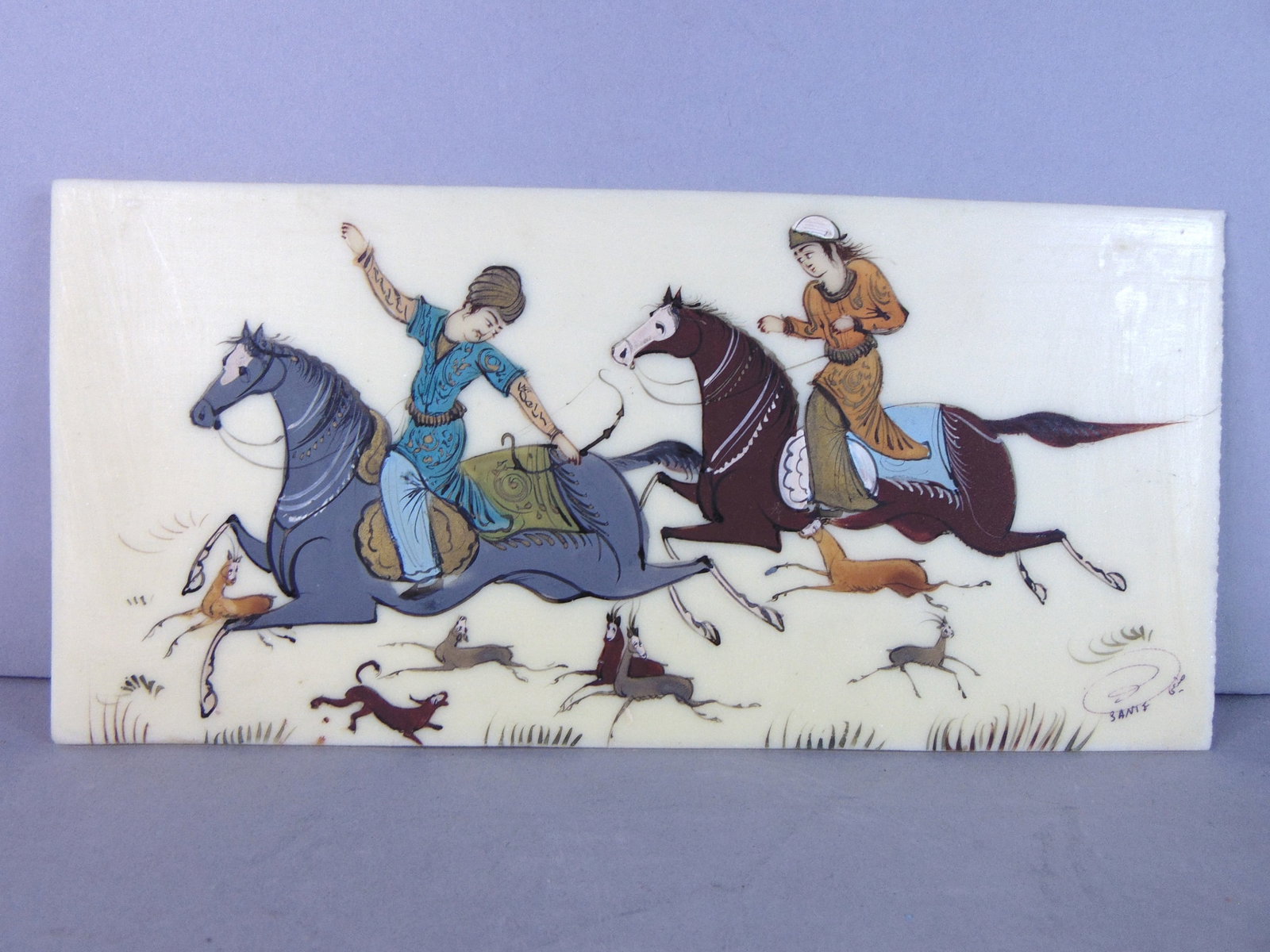Vintage Decorative Signed Persian Indian Mughal Hand Painted Hunt Scene: FOR SALE IS THIS VINTAGE DECORATIVE SIGNED PERSIAN INDIAN MUGHAL HAND PAINTED HUNT SCENE. NOT SURE WHAT MATERIAL IT WAS PAINTED ON. PAINTING MEASURES 7 3/4" LONG BY 3 5/8" WIDE. ANY QUESTIONS PLEASE D