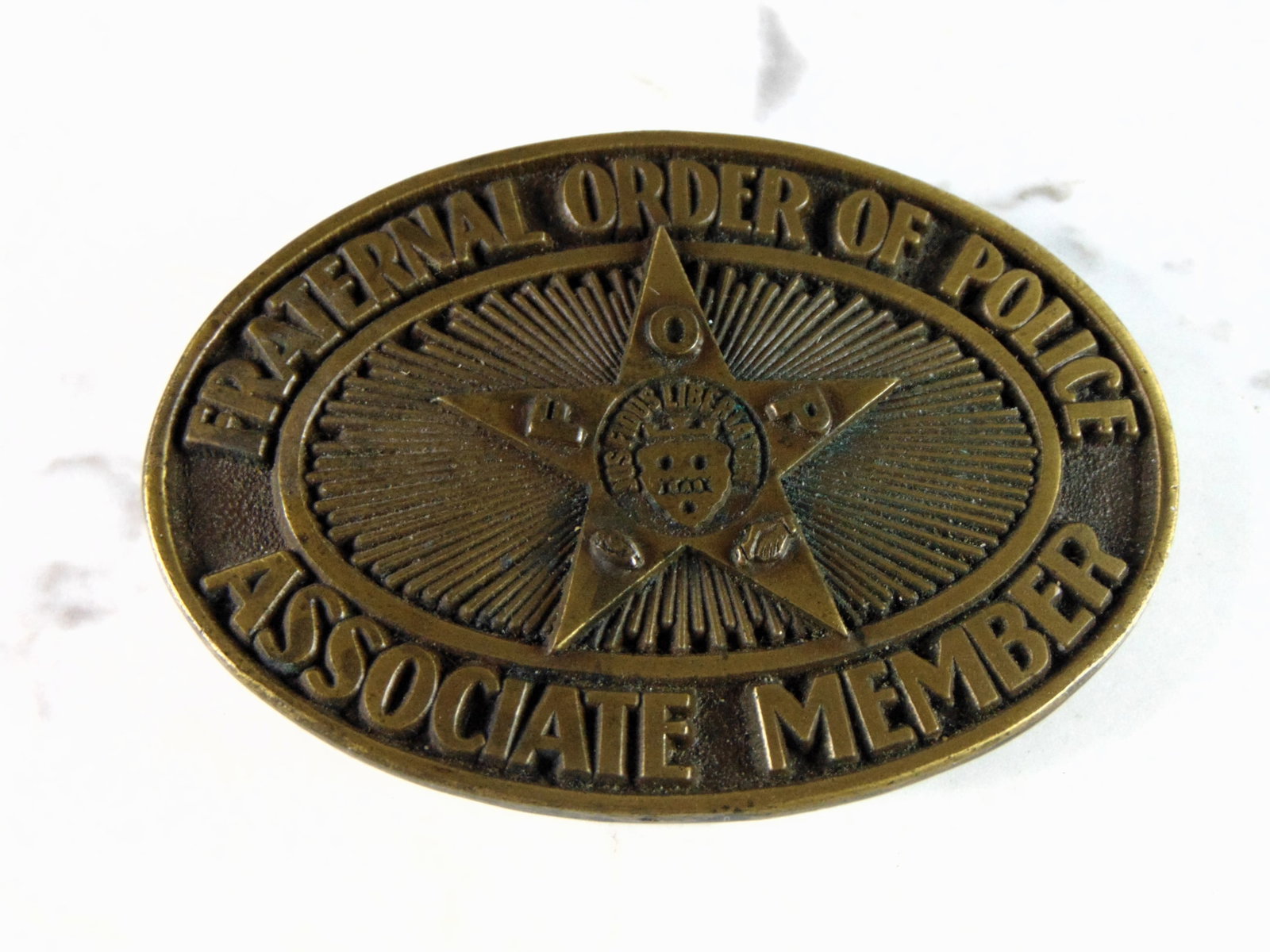 Vintage Estate Fraternal Order of Police Associate Brass Belt Buckle: FOR SALE IS THIS VINTAGE ESTATE FRATERNAL ORDER OF POLICE ASSOCIATE MEMBER BRASS BELT BUCKLE. BUCKLE IS MADE BY W.E. STINEBURG STUDIO. THE BUCKLE WEIGHS 204.3g AND MEASURES 3 3/8" BY 2 3/8". MAKES A G