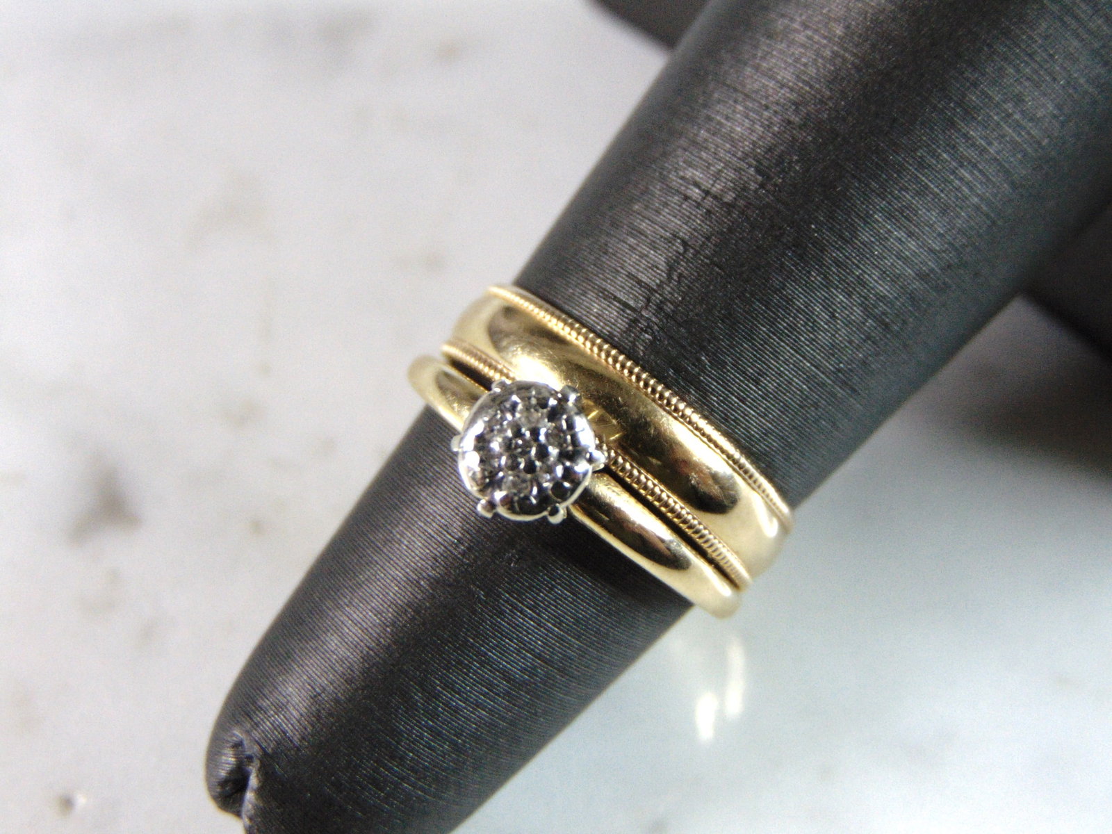 Womens Vintage Estate 14k Yellow Gold Diamond Engagement Ring: FOR SALE IS THIS EXQUISITE WOMENS VINTAGE ESTATE 14K YELLOW GOLD DIAMOND ENGAGEMENT RING. THE RING WEIGHS 3.6g WITH THE DIAMONDS. THE SIZE OF THE RING IS A 5. THE CARAT WEIGHT OF THE DIAMONDS ARE ABOU