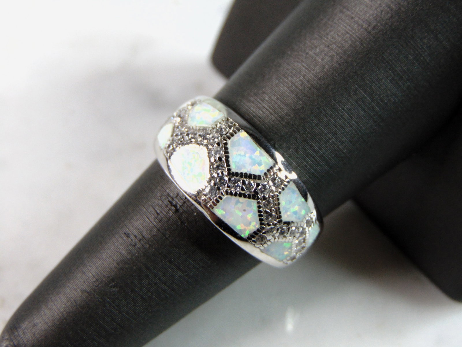 Womens Sterling Silver Modernist Opal Ring: A WOMENS STERLING SILVER MODERNIST OPAL RING. THE RING IS A SIZE 6.0 AND WEIGHS 5.2g. THE RING MAKES A BEAUTIFUL GIFT FOR THAT SOMEONE SPECIAL. ANY QUESTIONS, PLEASE ASK. BE SURE TO CHECK OUT SOME OF 