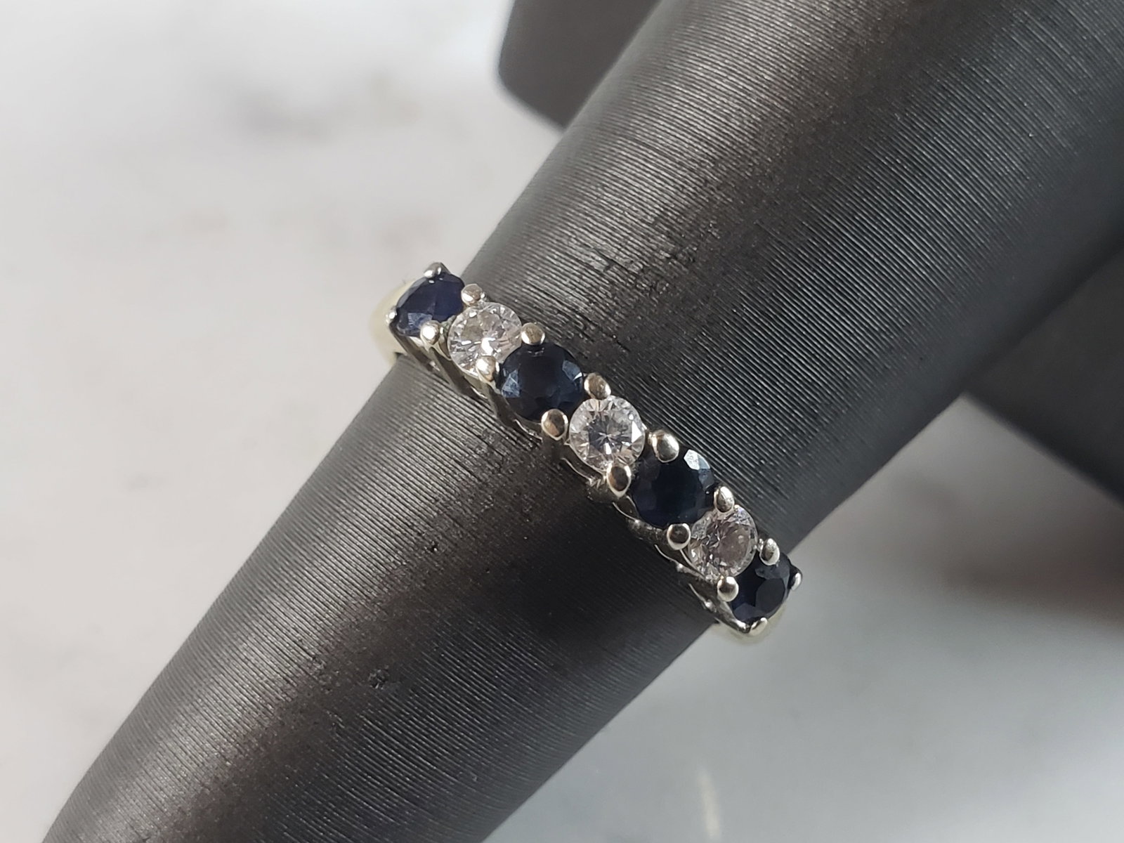 Womens Vintage Estate 14K Gold Diamond Sapphire Ring: A WOMENS VINTAGE ESTATE 14K GOLD DIAMOND SAPPHIRE RING. THE RING WEIGHS 2.5g, AND IS A SIZE IS 5.75. THERE ARE ABOUT .60cts OF DIAMONDS. WIDTH OF THE RING IS 1/8". RING IS MARKED 14K. ANY OTHER QUESTI
