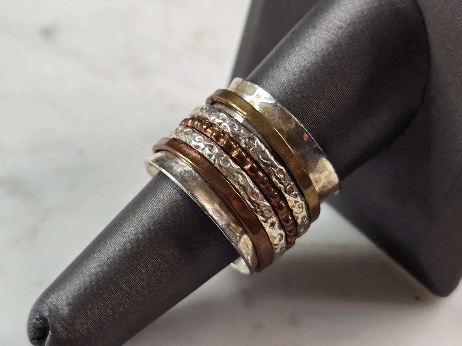 Womens Vintage Estate Sterling Silver Hammered Fidget Ring (1 of 5)