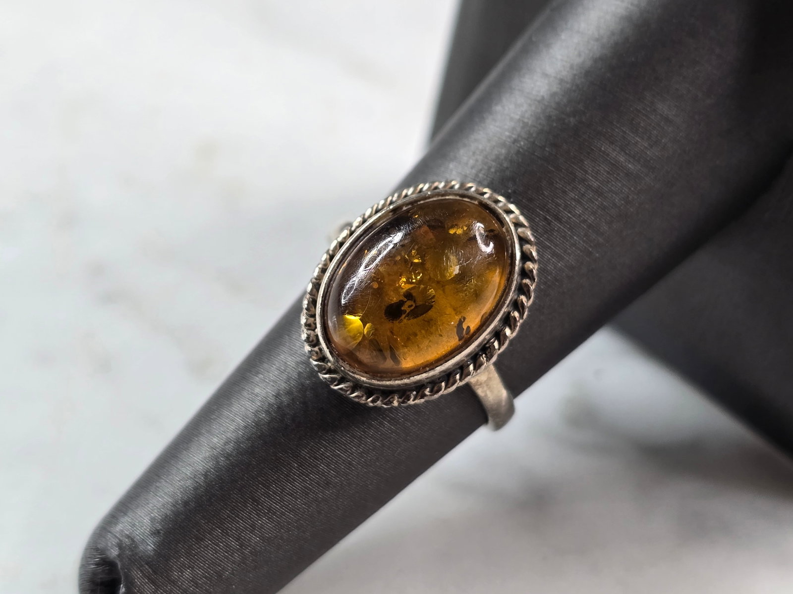 Womens Vintage Estate Sterling Silver Modernist Citrine Ring: A WOMENS VINTAGE ESTATE STERLING SILVER MODERNIST RING WITH A CITRINE COLORED STONE. THE RING WEIGHS 3.8g, AND IS A SIZE 7.0. THE LENGTH OF THE RING IS ABOUT 3/4". NOT SURE IF THE STONE IS NATURAL OR 
