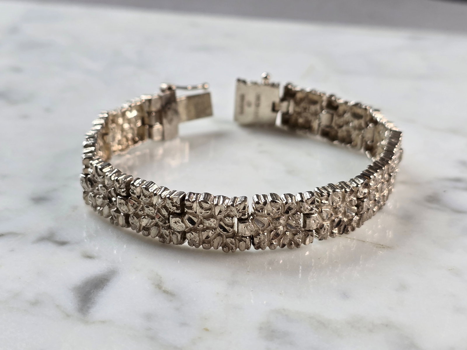 Mens Vintage Estate Sterling Silver Kabana Nugget Bracelet: A MENS VINTAGE ESTATE STERLING SILVER NUGGET BRACELET MADE BY KABANA. THE BRACELET MEASURES 7 1/4" LONG BY 3/8" WIDE AND WEIGHS 27.4g. WOULD MAKE A GREAT GIFT FOR THAT SPECIAL SOMEONE. ANY QUESTIONS P