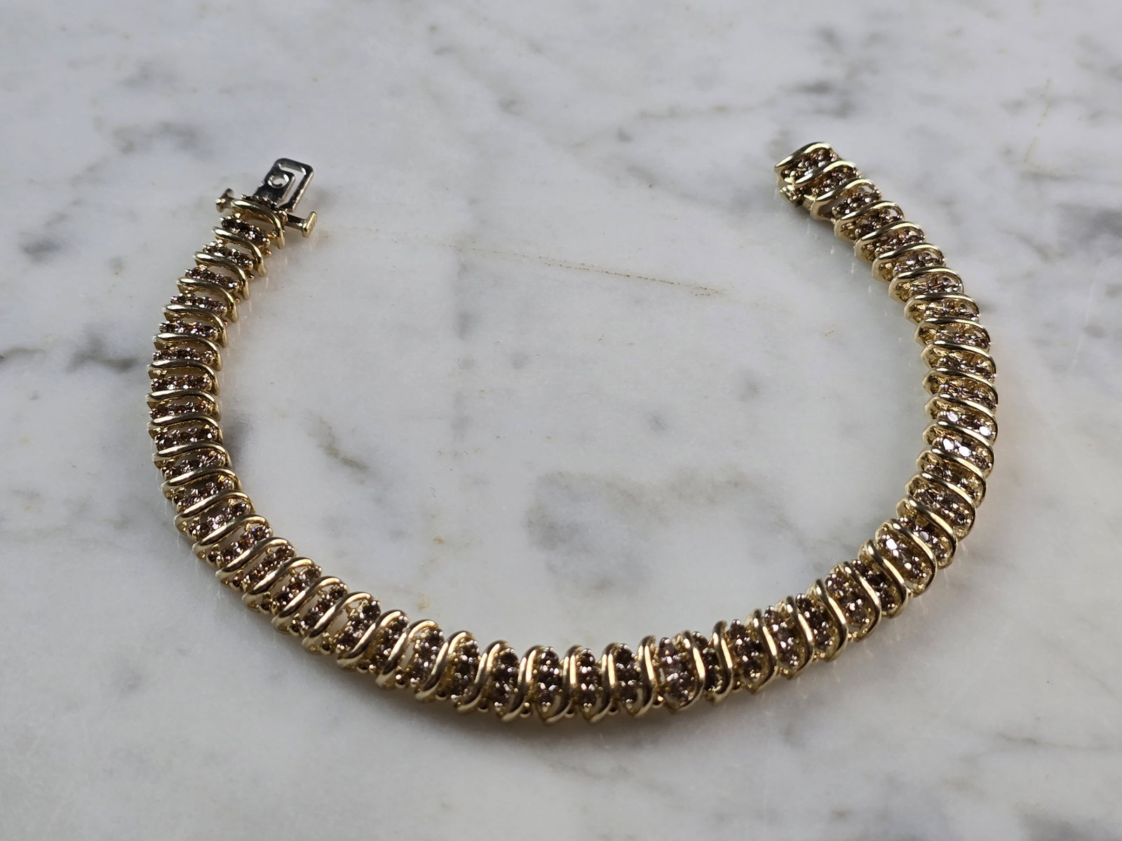 Womens Vintage Estate 14K Yellow Gold Diamond Tennis Bracelet: A WOMENS VINTAGE ESTATE 14K YELLOW GOLD DIAMOND TENNIS BRACELET. THE BRACELET MEASURES 7 1/4" LONG BY 1/4" WIDE, AND WEIGHS 15.3g. THERE ARE 147 TINY DIAMONDS IN THIS BRACELET. WOULD MAKE A GREAT GIFT