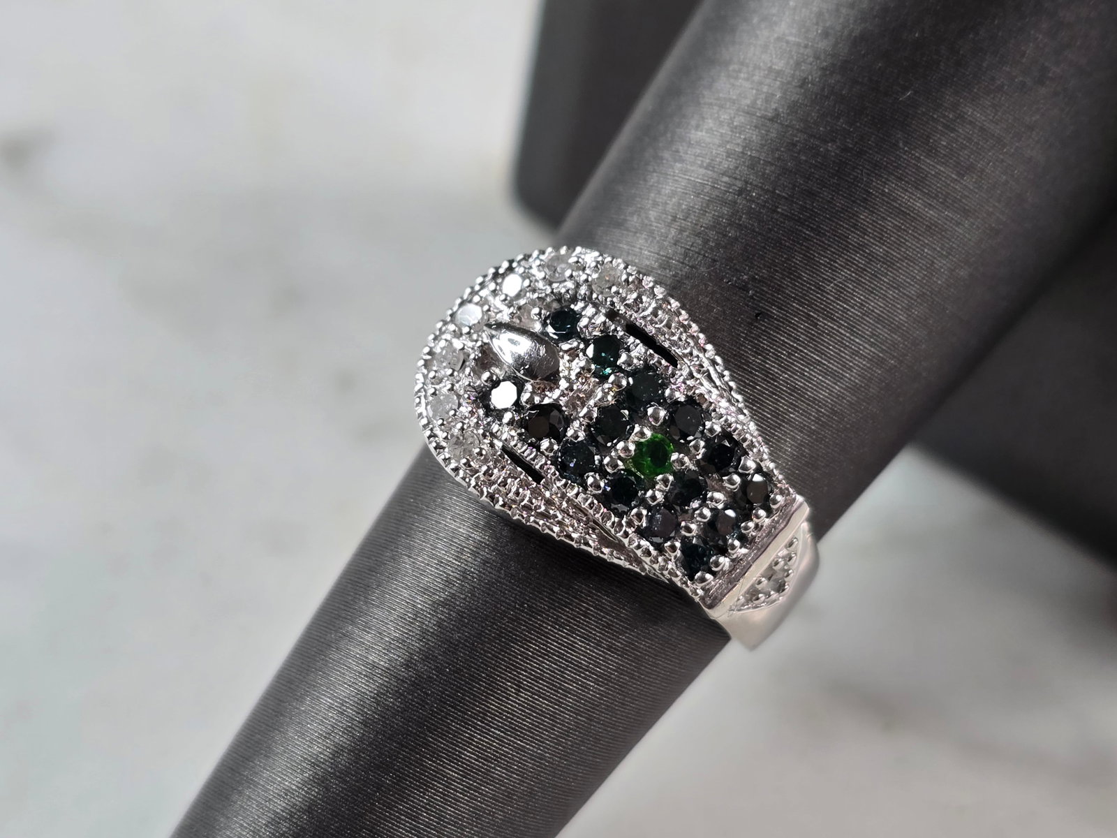 Womens Vintage Estate 10K White Gold Diamond Sapphire Buckle Ring (1 of 6)