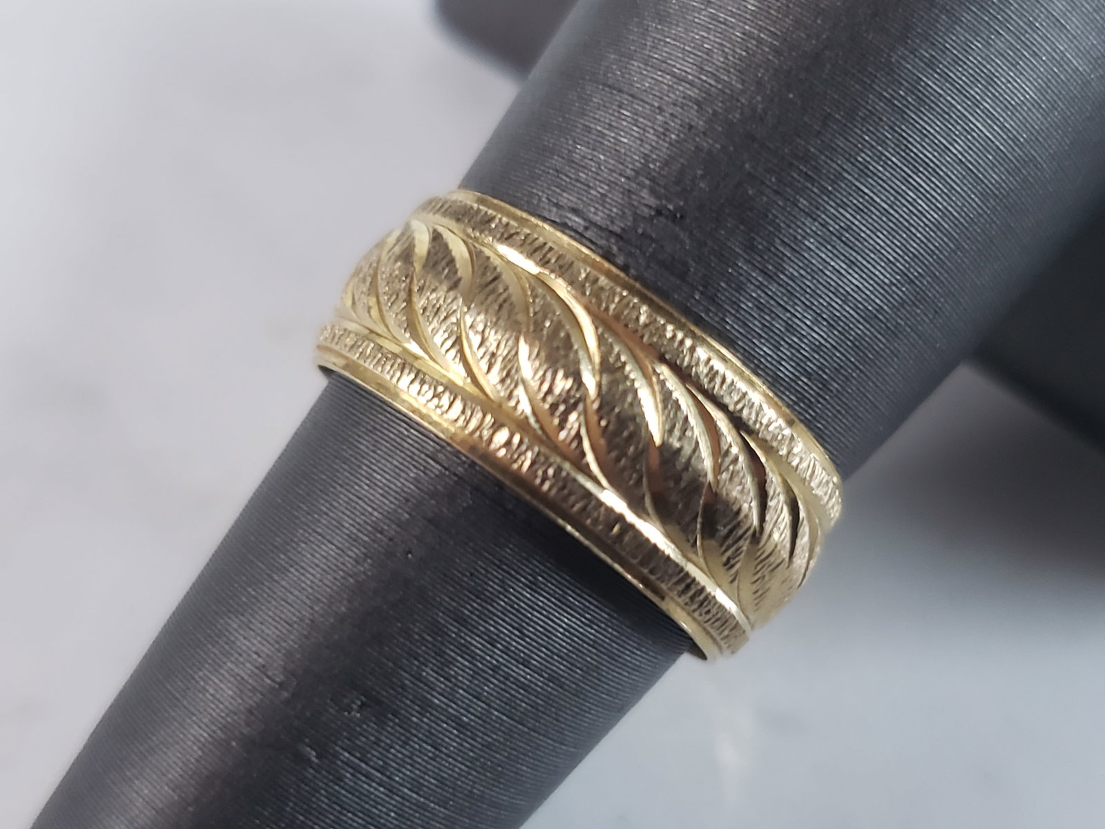 Womens Vintage Estate 14K Yellow Gold Ring: A WOMENS VINTAGE ESTATE 14K YELLOW GOLD RING. THE RING IS A SIZE 6.75 AND WEIGHS 4.8g. THE WIDTH OF THE RING IS ABOUT 1/4". RING IS MARKED" 14K, RAMCO". THERE IS ALSO SOME PERSONALIZATION ON THE INSID