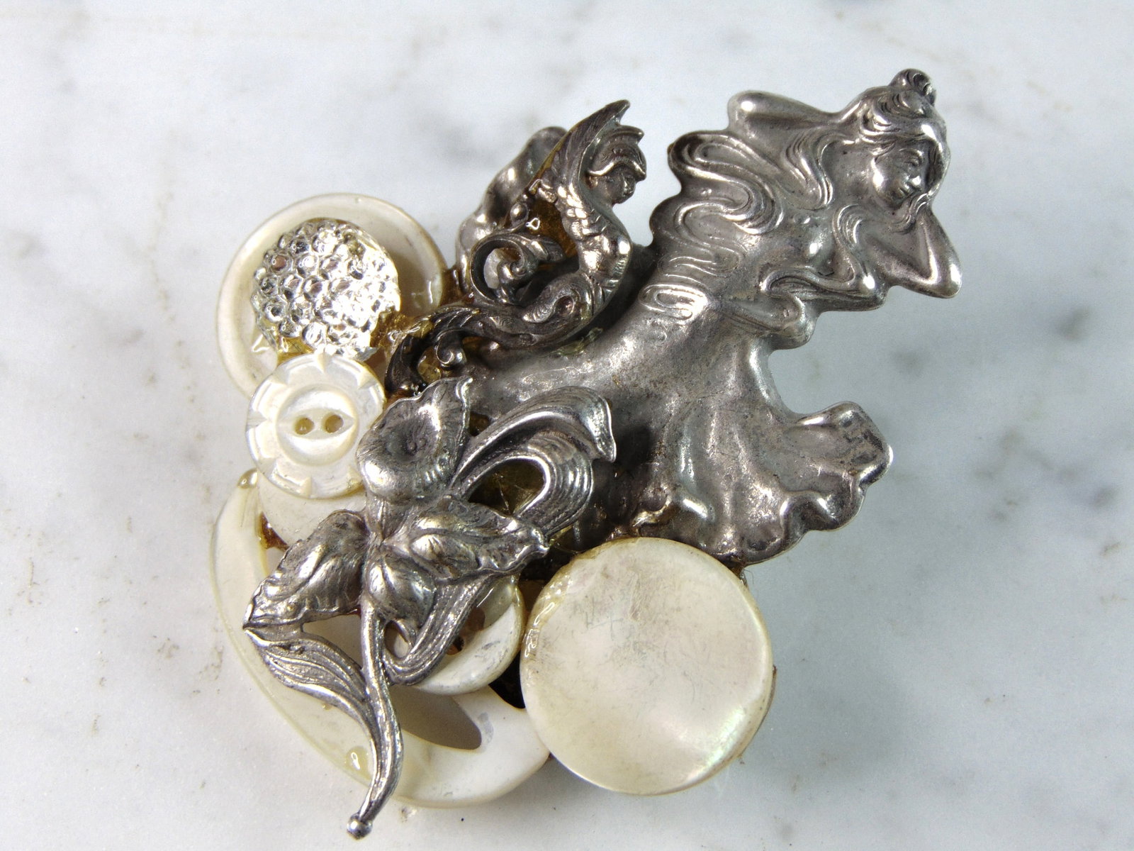 Womens Vintage Estate Sterling Silver Mermaid Brooch: A WOMENS VINTAGE ESTATE STERLING SILVER MERMAID BROOCH. THE TOTAL WEIGHT OF THE BROOCH IS 25.4g. THE BROOCH MEASURES 2 3/4" LONG BY 2 1/8" WIDE. MAKES A GREAT GIFT FOR THAT SPECIAL SOMEONE. IF ANY QUE