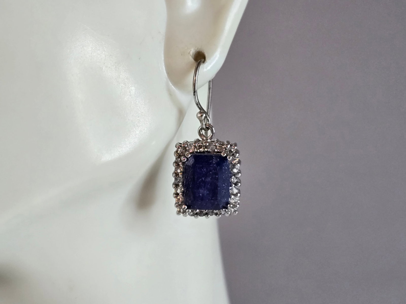 Womens Vintage Estate Sterling Silver Natural Sapphire CZ Earrings: A PAIR OF WOMENS VINTAGE ESTATE STERLING SILVER EARRINGS WITH WHAT APPEARS TO BE NATURAL SAPPHIRE STONES WITH CZ ACCENTS. THE EARRINGS WEIGH 5.0g AND MEASURE 1" BY 3/8". NOT SURE IF THE STONES ARE NAT