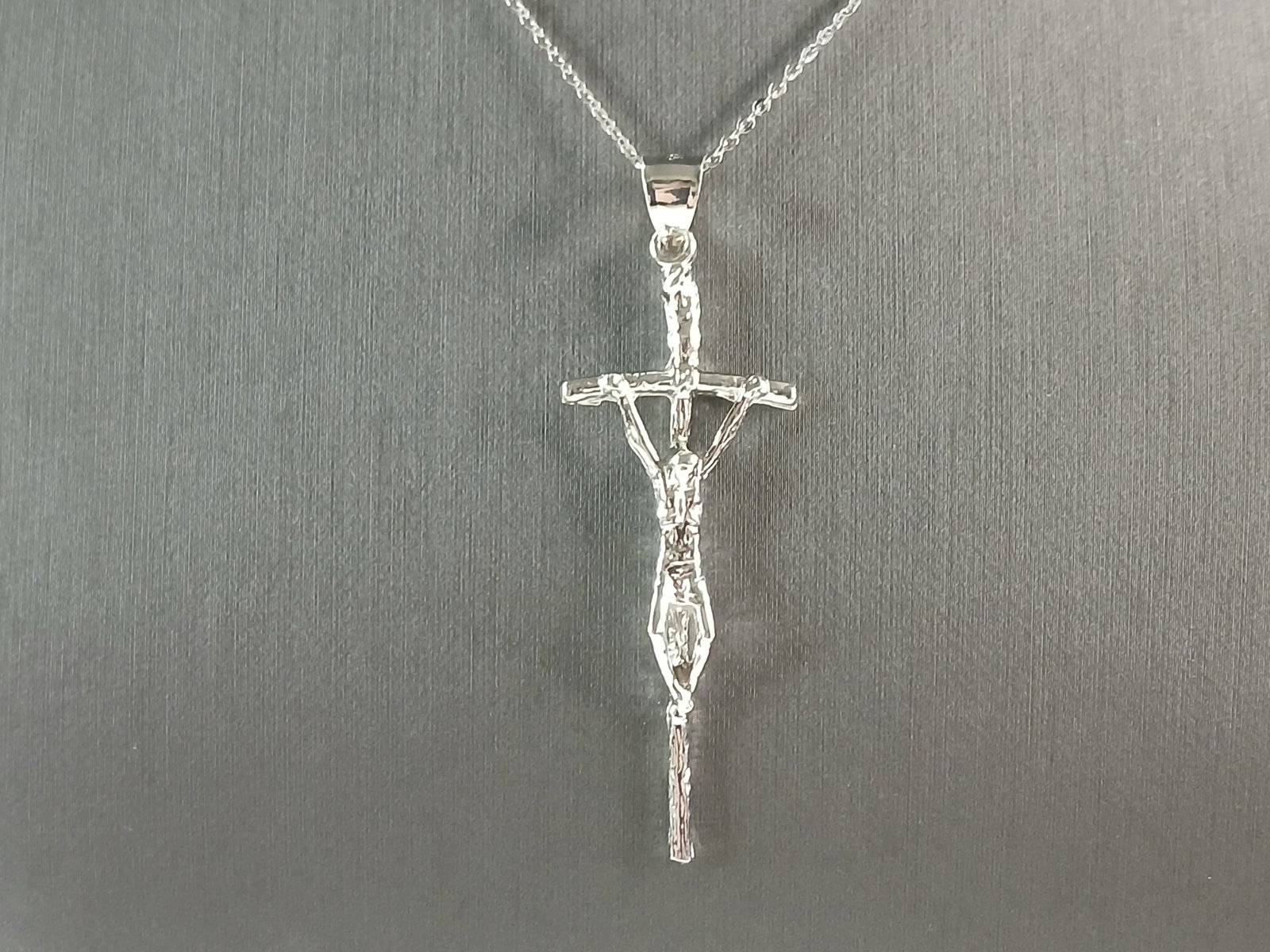 Womens Sterling Silver Religious Brutalist Cross Pendant Necklace: A VERY NICE STERLING SILVER RELIGIOUS BRUTALIST CROSS PENDANT WITH NECKLACE THAT WEIGHS 5.5g. THE PENDANT MEASURES 2 1/4" LONG BY 3/4" WIDE. THE NECKLACE MEASURES 18" LONG. ANY QUESTIONS PLEASE DONT H