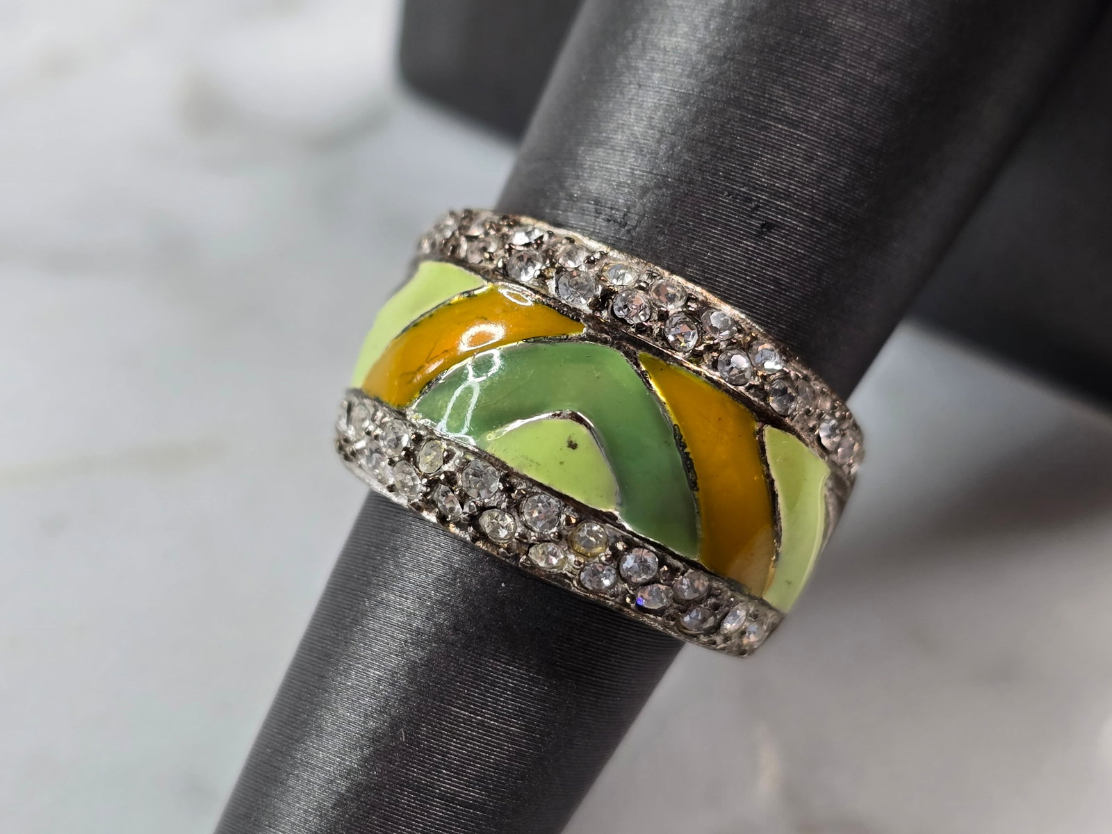 Womens Vintage Estate Sterling Silver Modernist Enamel Ring: A WOMENS VINTAGE ESTATE STERLING SILVER & ENAMEL RING. THE RING SIZE IS A 7.0, AND WEIGHS 9.7g. THE WIDTH OF THE RING IS 1/2". RING DOES SHOW SOME SIGNS OF WEAR. WOULD MAKE A NICE GIFT FOR THAT SOMEON