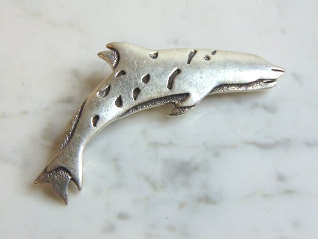 Womens Vintage Sterling Silver Dolphin Brooch (1 of 2)