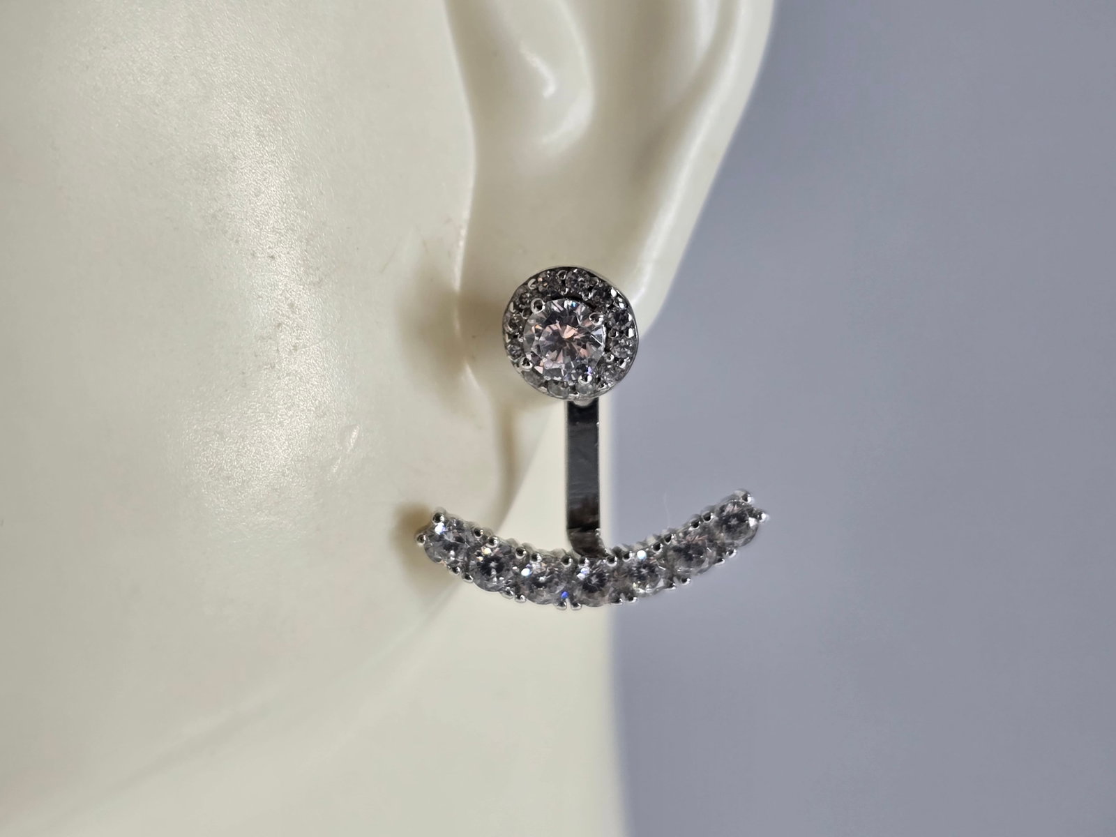 Womens Sterling Silver Modernist CZ Earrings: A PAIR OF WOMENS STERLING SILVER CZ MODERNIST EARRINGS THAT WEIGH 3.1g AND MEASURES 5/8" BY 5/8". ANY QUESTIONS, PLEASE DO NOT HESITATE TO ASK. BE SURE TO CHECK OUT SOME OF MY OTHER GREAT ITEMS UP FOR