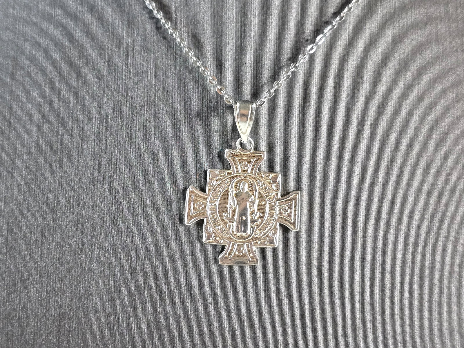 Womens Sterling Silver Religious St Benedict Cross Pendant Necklace: A WOMENS VINTAGE ESTATE STERLING SILVER RELGIOUS ST. BENEDICT CROSS PENDANT WITH NECKLACE . THE TOTAL WEIGHT IS 2.9g. THE PENDANT MEASURES 7/8" LONG BY 3//4" WIDE. THE NECKLACE MEASURES 18" LONG AND I