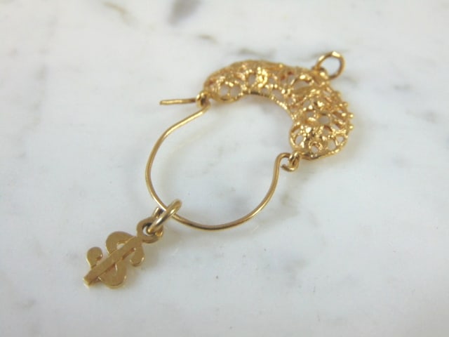 Womens Vintage Estate 14K Yellow Gold Pendant w/ Money Charm: A WOMENS VINTAGE ESTATE 14K YELLOW GOLD PENDANT WITH A MONEY CHARM. THE TOTAL WEIGHT IS 3.6g. THE PENDANT MEASURES 2 1/4" LONG BY 1" WIDE WITH THE CHARM. THE CHARM IS STAMPED "14k". THE PENDANT IS NOT