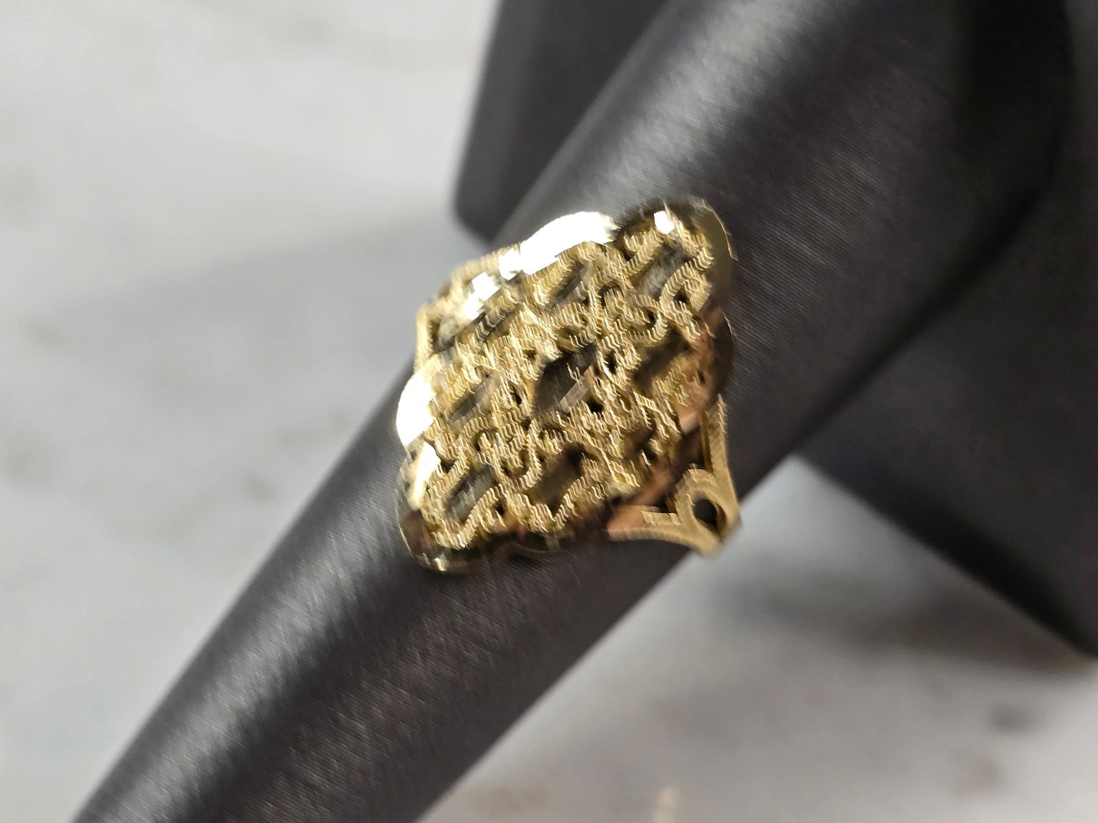 Womens 10K Yellow Gold Modernist Filigree Ring: A WOMENS 10K YELLOW GOLD MODERNIST FILIGREE RING. THE RING IS A SIZE 8.0, AND WEIGHS 1.8g. THE WIDTH OF THE RING IS 3/4". THE RING MAKES A LOVELY GIFT FOR THAT SOMEONE SPECIAL. ANY QUESTIONS, PLEASE A