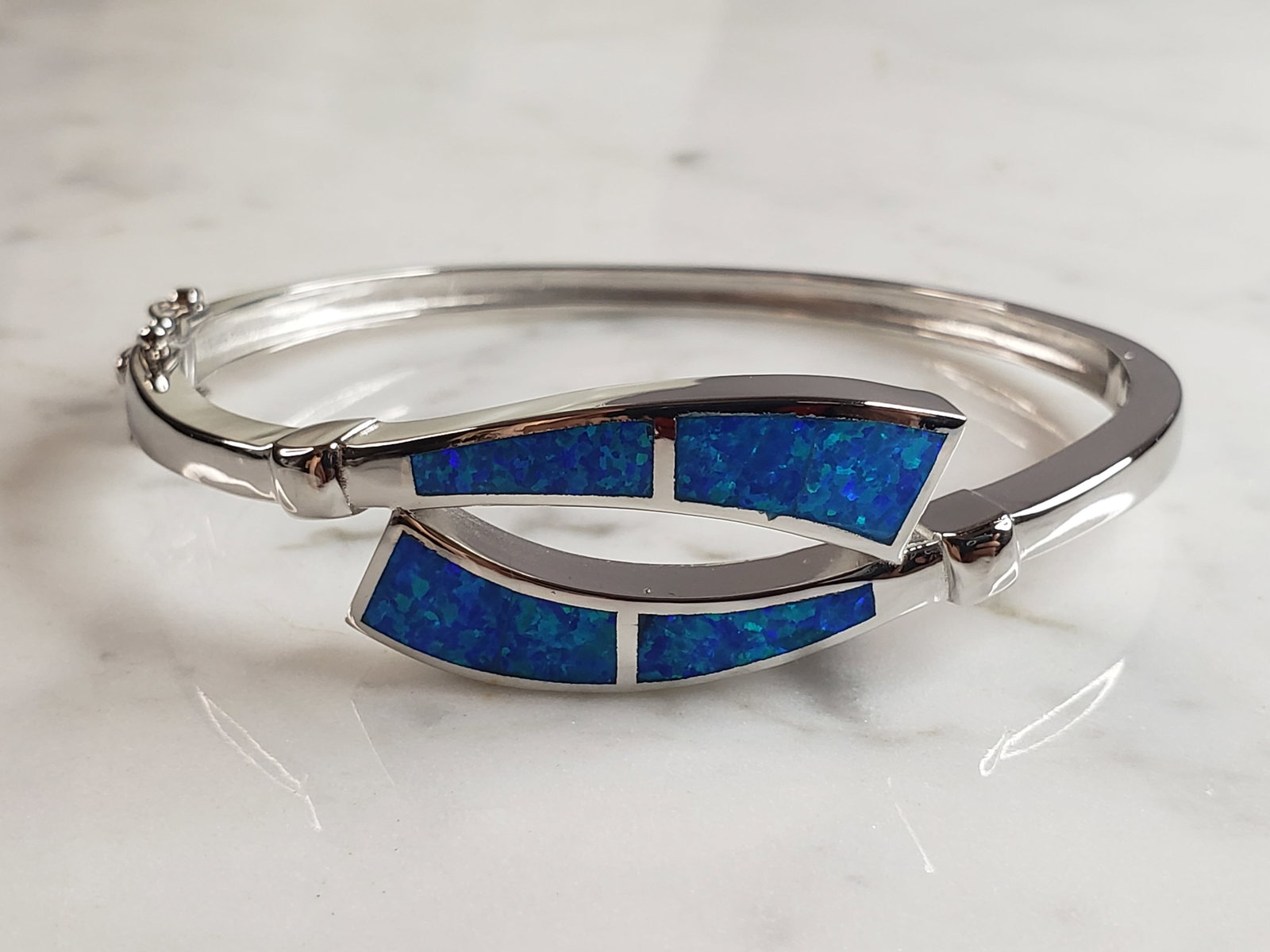 Womens Estate Sterling Silver Modernist Opal Bangle Bracelet: A WOMENS STERLING SILVER MODERNIST OPAL COLORED BANGLE BRACELET. THE BRACELET WEIGHS 16.7g AND IS ABOUT 3/4" WIDE. THE CIRCUMFERENCE WITH THE GAP IS 6 3/4". NOT SURE IF STONE IS NATURAL OR MAN MADE. A